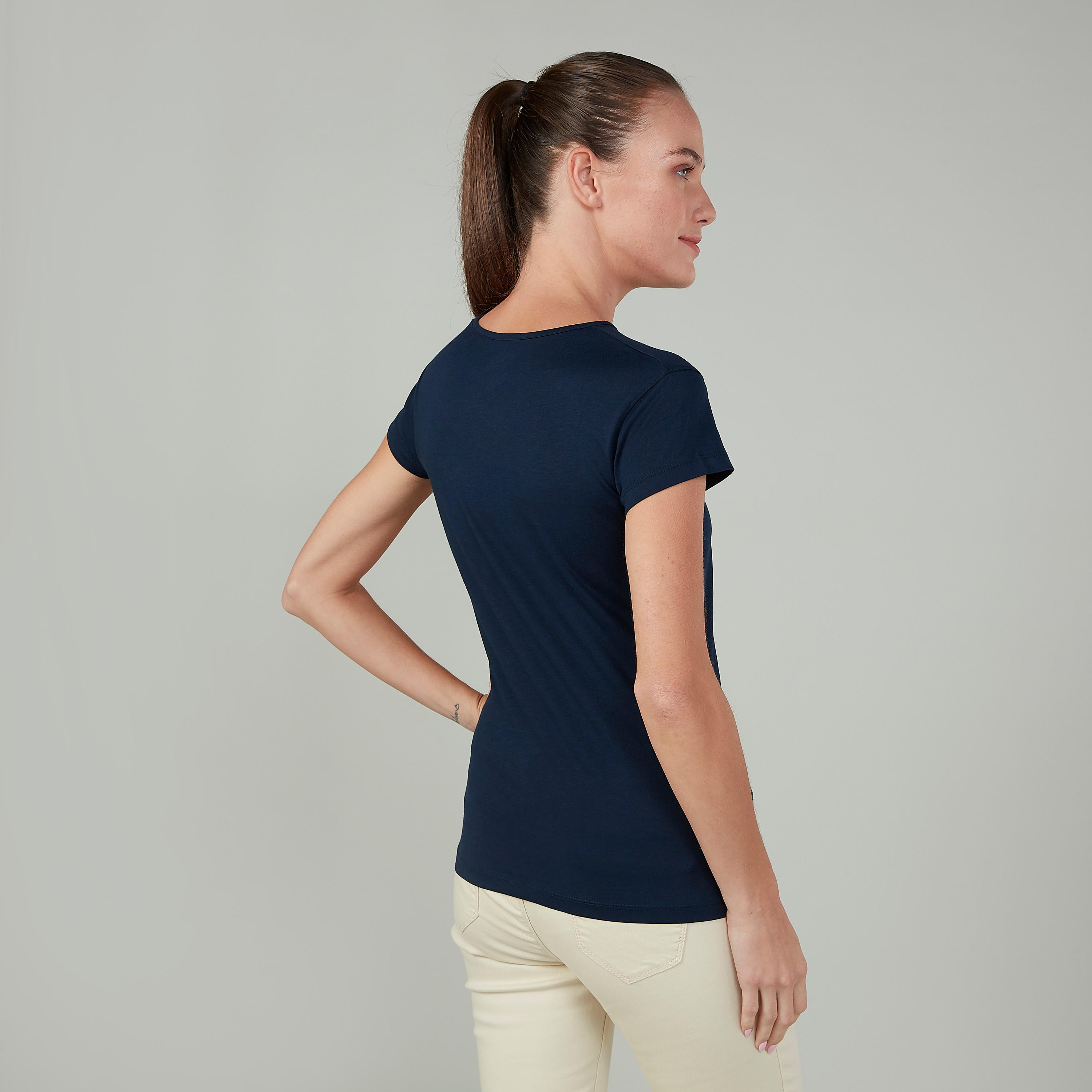 تيشيرت بقصة سليم وطبعات وياقة ضيّقة وأكمام كاب-women-clothing-tshirts-image-4