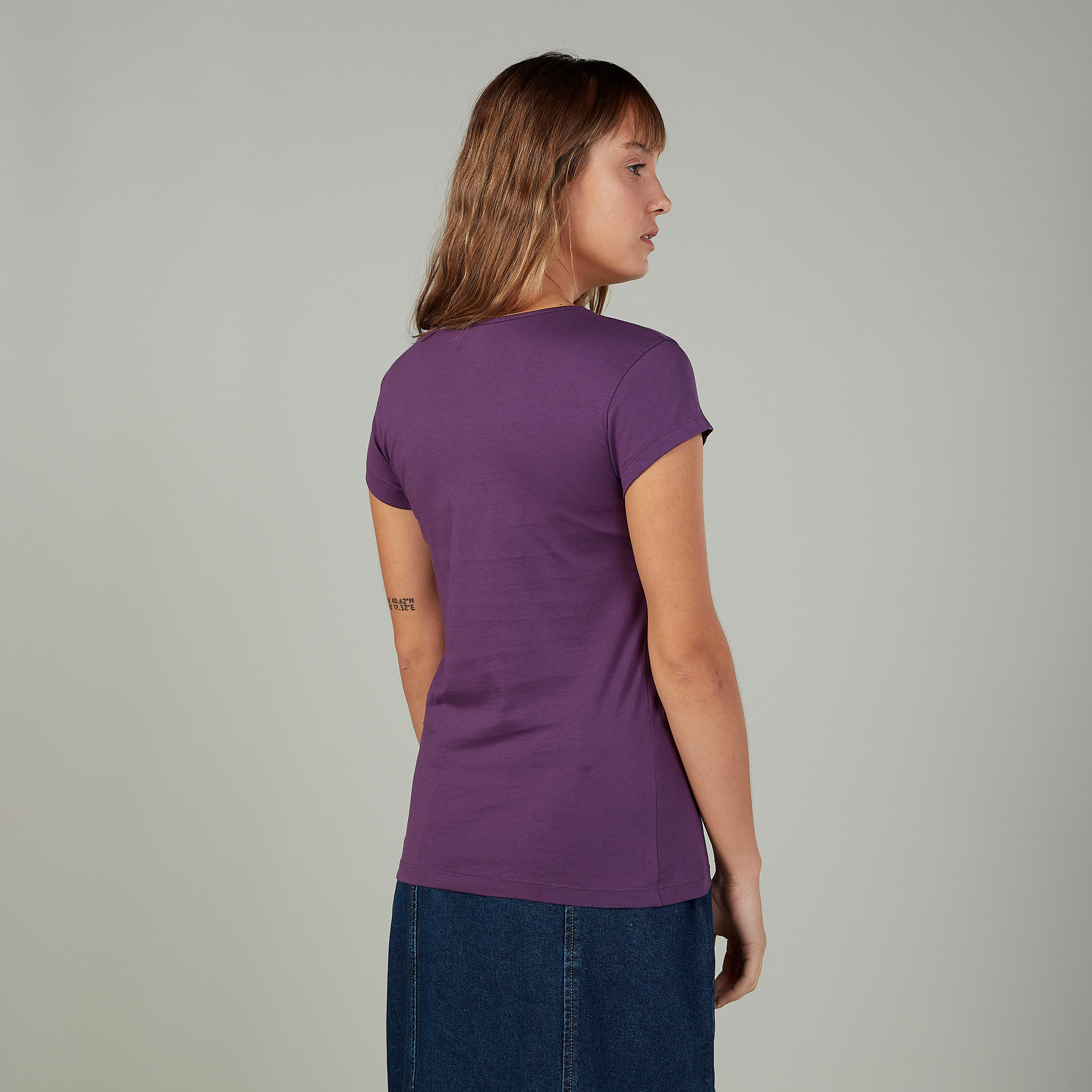 تيشيرت سليم بياقة مستديرة وأكمام كاب وطبعات-women-clothing-tshirts-image-4