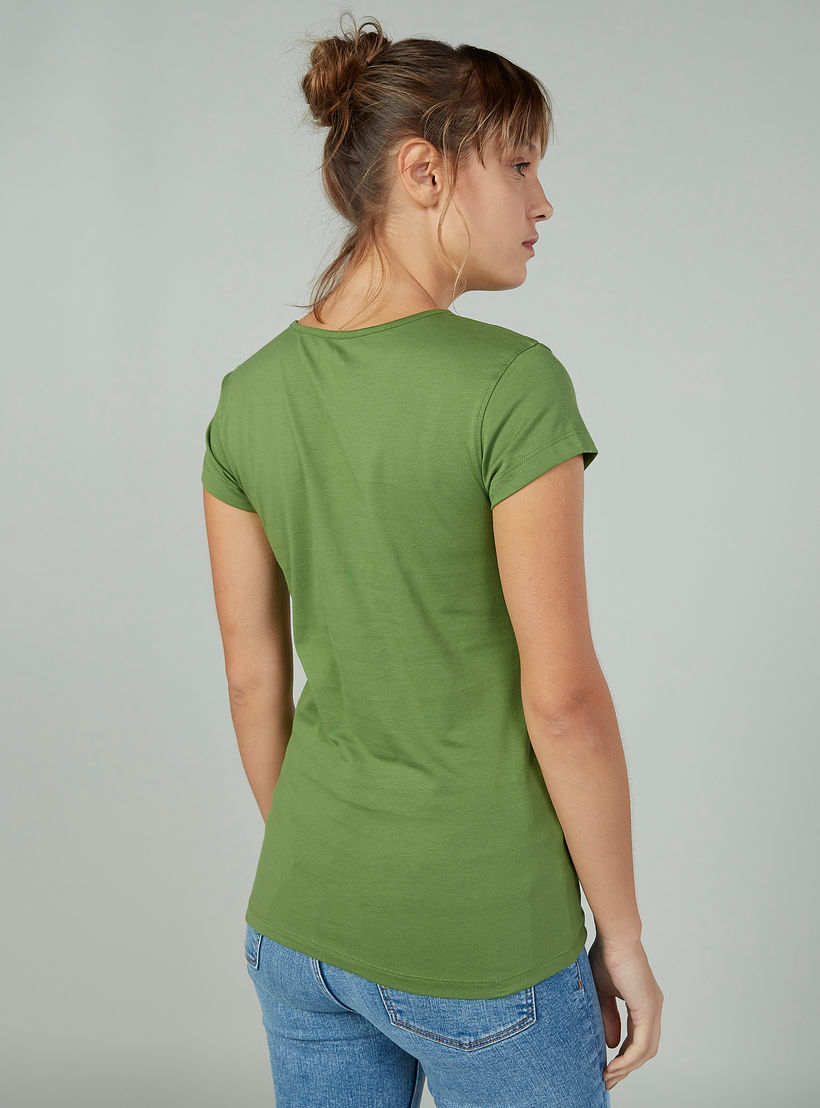 تيشيرت سليم بياقة مستديرة وأكمام كاب وطبعات-women-clothing-tshirts-image-2