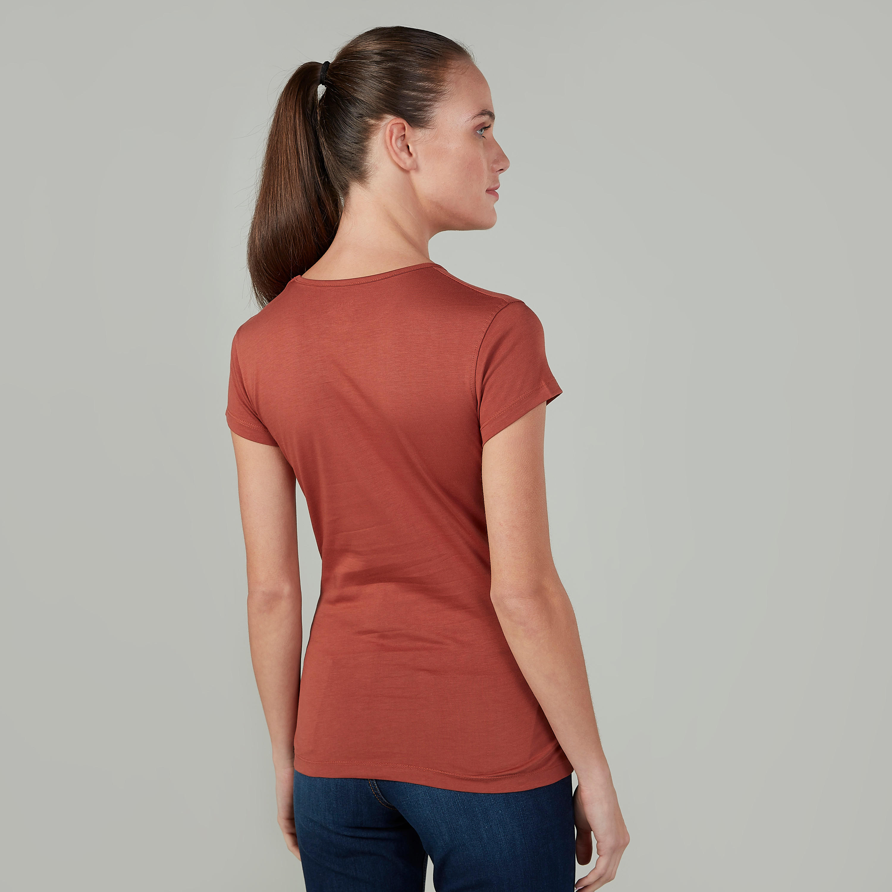 تيشيرت بقصة سليم وطبعات وياقة ضيّقة وأكمام كاب-women-clothing-tshirts-image-4