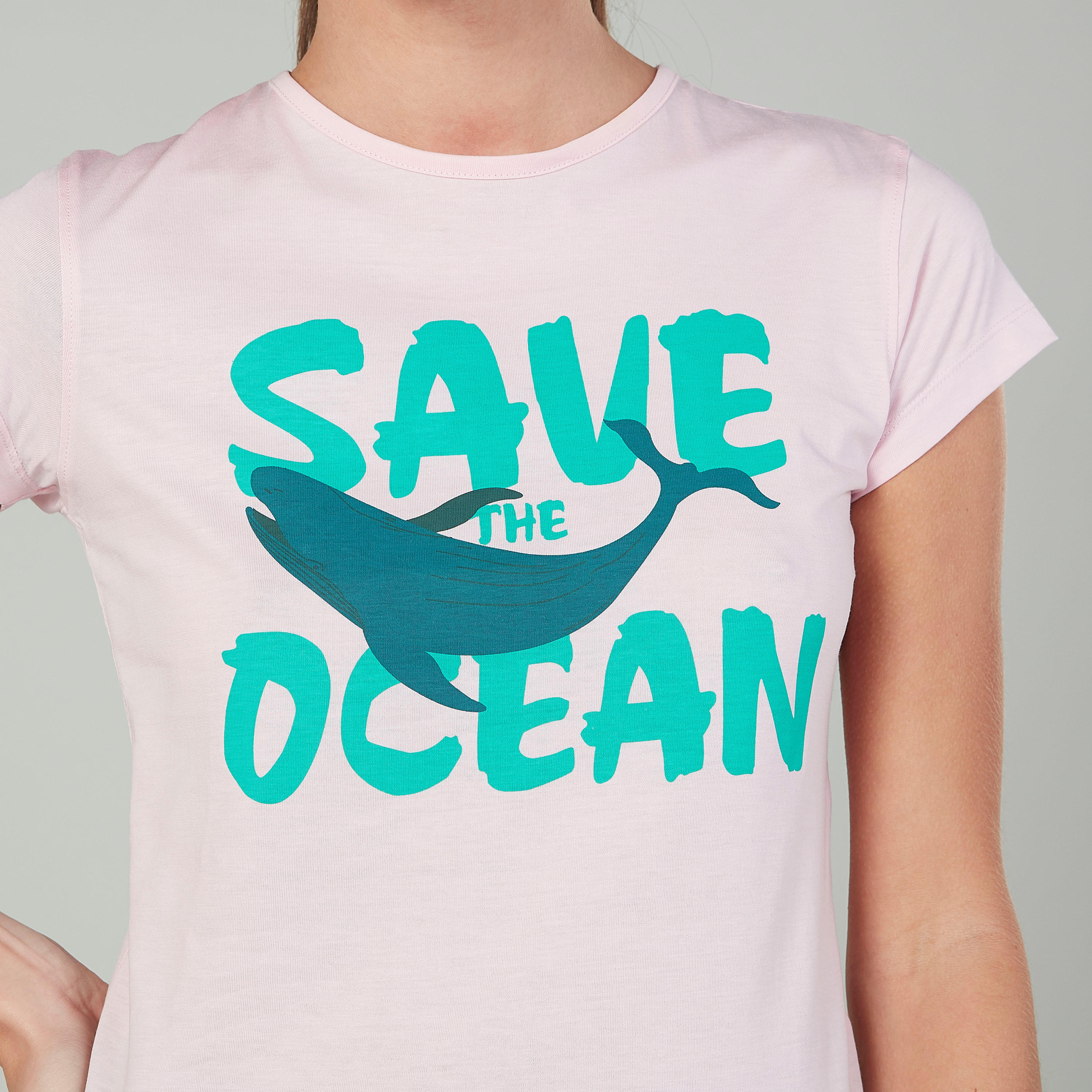 تيشيرت بقصة سليم وطبعات وياقة ضيّقة وأكمام كاب-women-clothing-tshirts-image-3