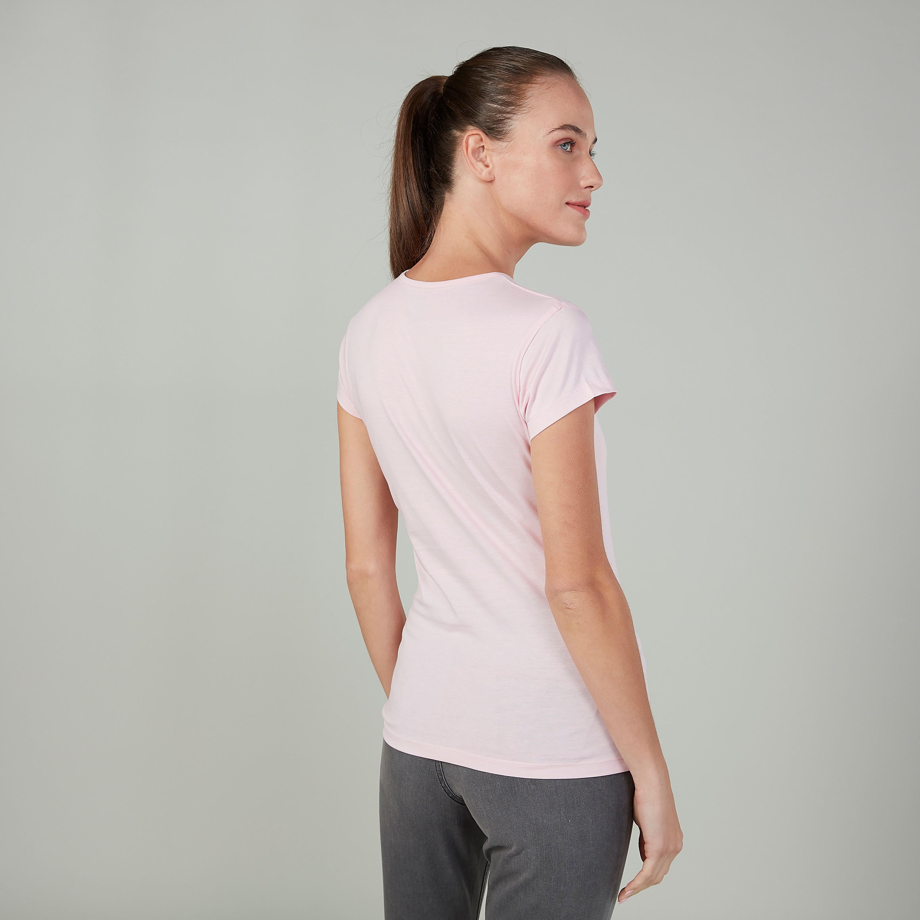 تيشيرت بقصة سليم وطبعات وياقة ضيّقة وأكمام كاب-women-clothing-tshirts-image-4