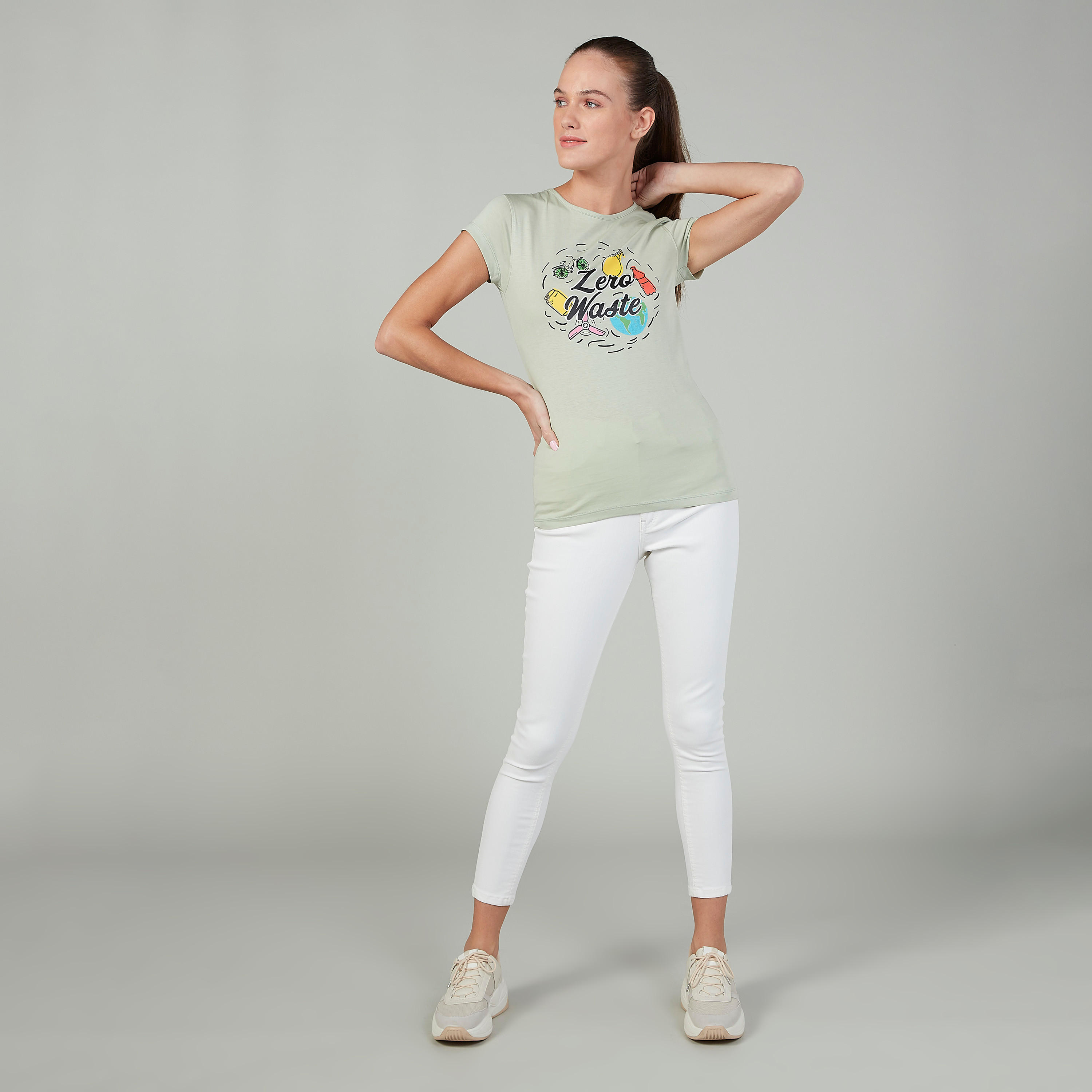 تيشيرت بقصة سليم وطبعات وياقة ضيّقة وأكمام كاب-women-clothing-tshirts-image-2