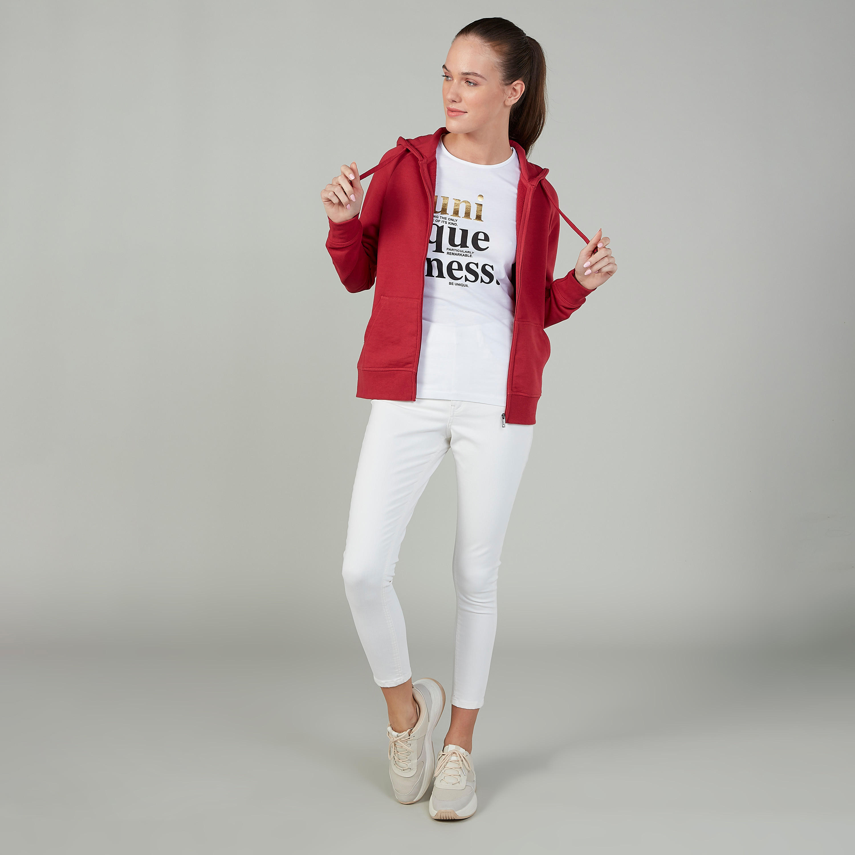 تيشيرت سليم بياقة مستديرة وأكمام كاب وطبعات-women-clothing-tshirts-image-5