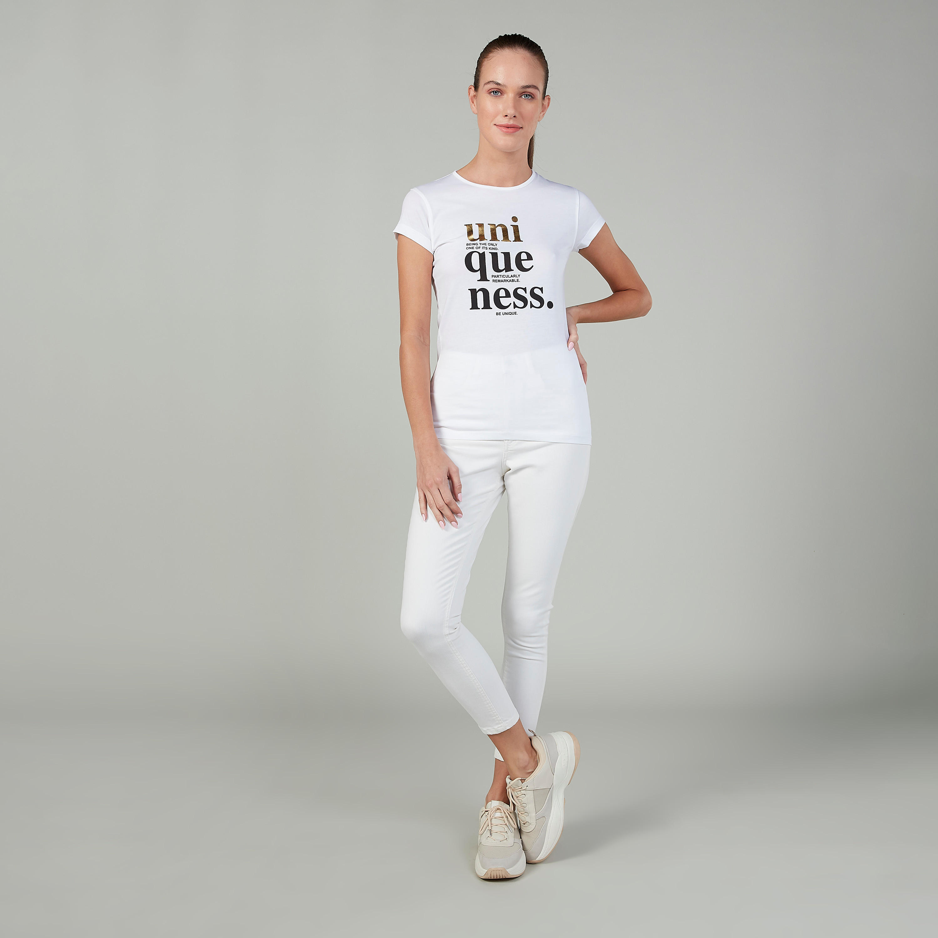 تيشيرت سليم بياقة مستديرة وأكمام كاب وطبعات-women-clothing-tshirts-image-2