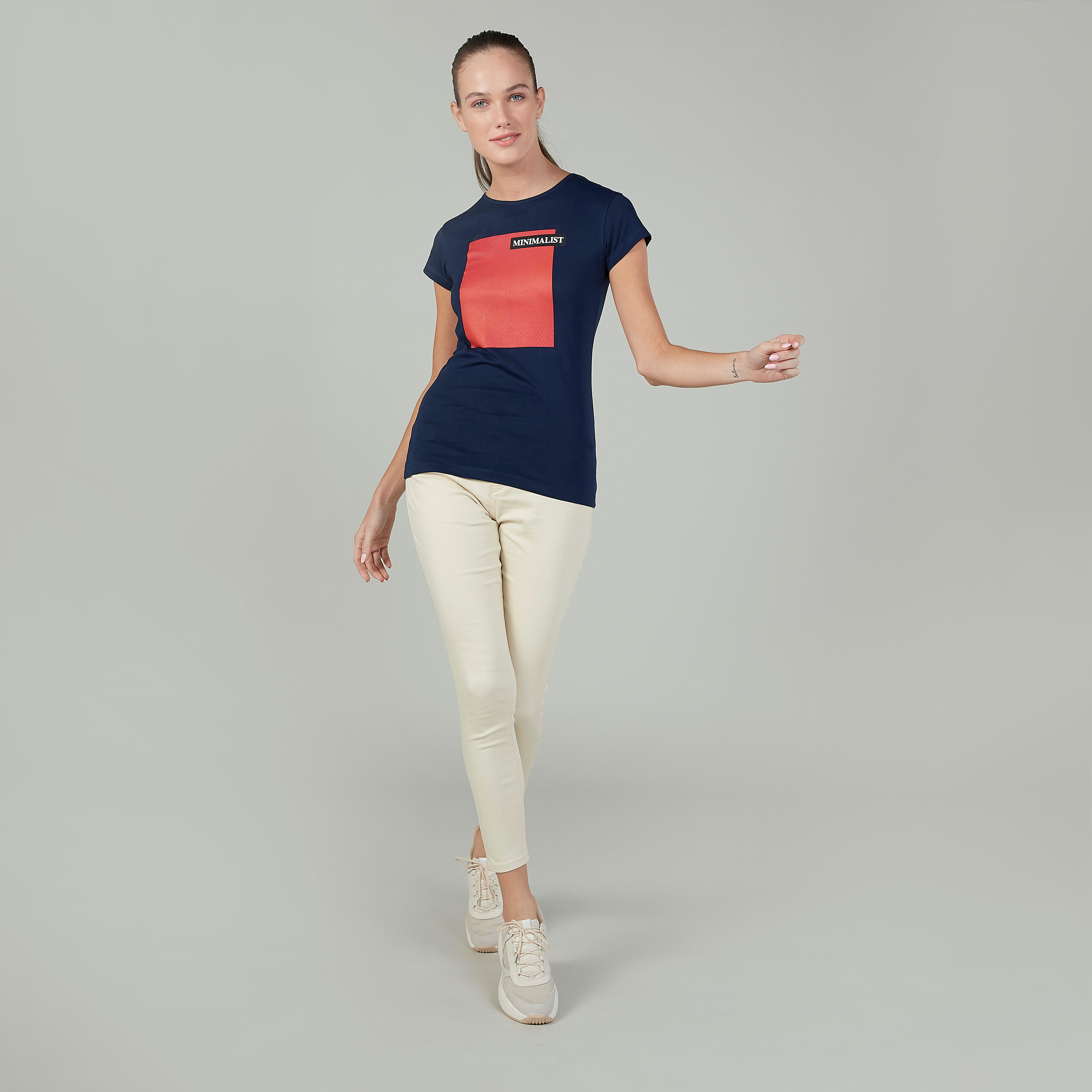 تيشيرت سليم بياقة مستديرة وأكمام كاب وطبعات-women-clothing-tshirts-image-2