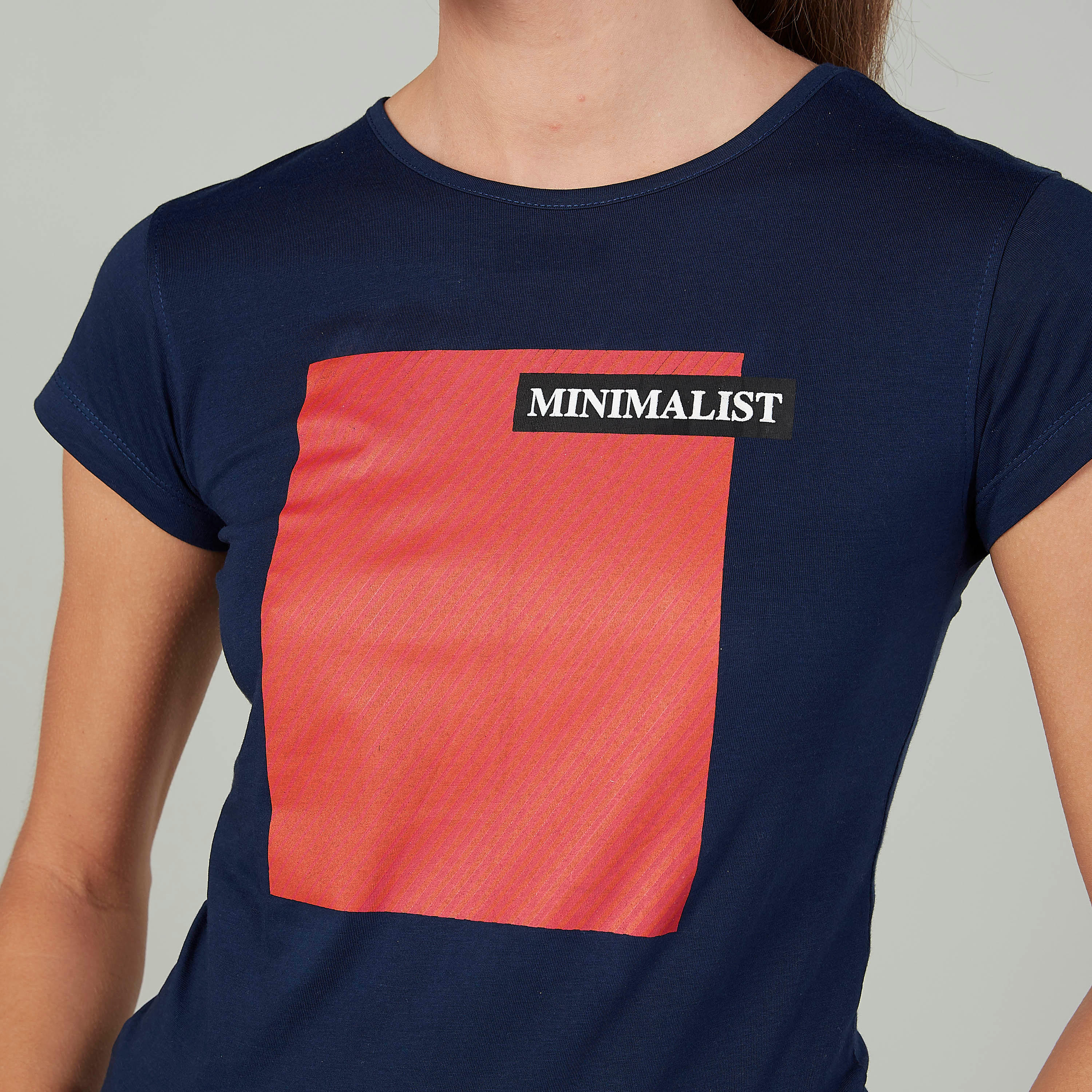 تيشيرت سليم بياقة مستديرة وأكمام كاب وطبعات-women-clothing-tshirts-image-3