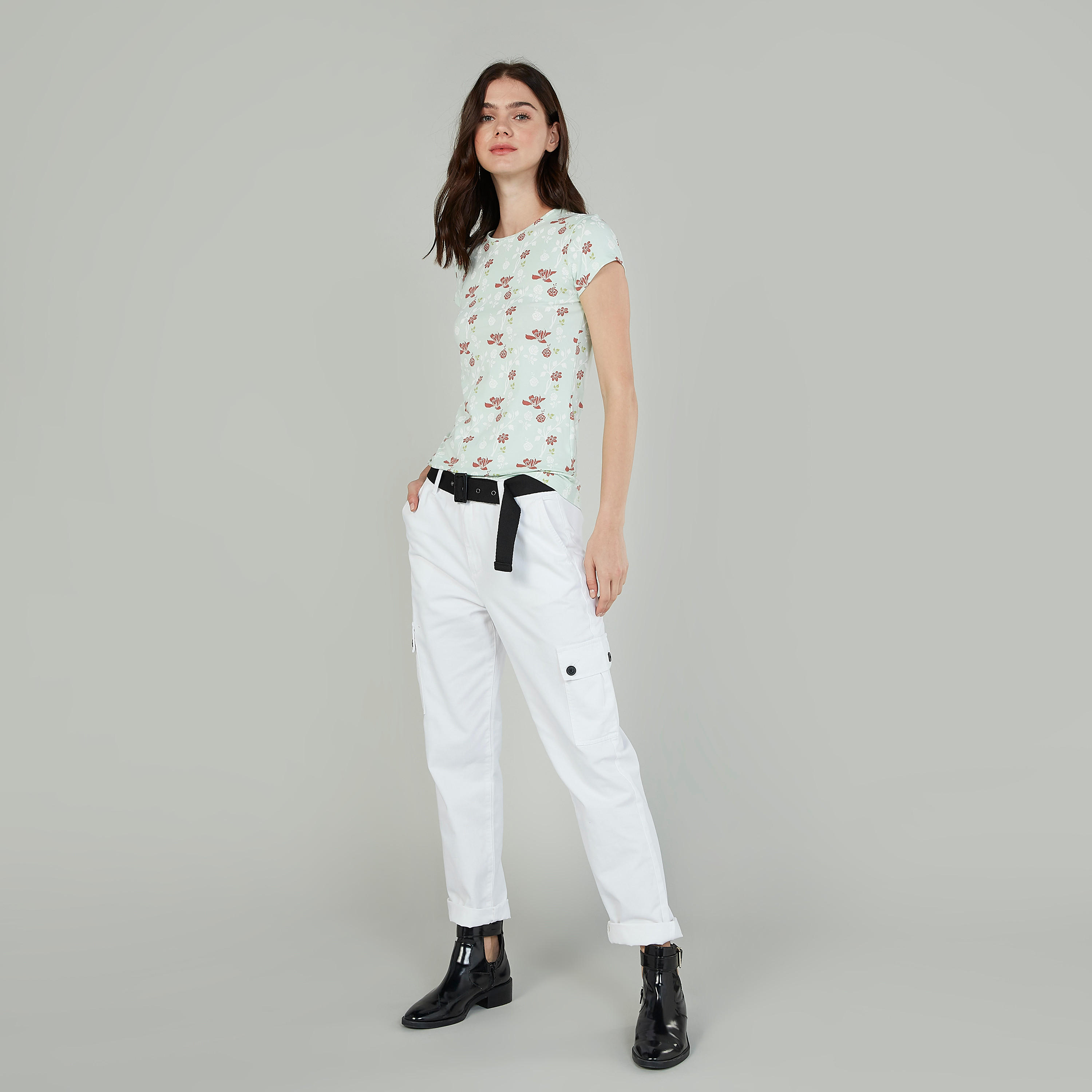 تيشيرت بياقة ضيّقة وأكمام كاب وطبعات-women-clothing-tshirts-image-2