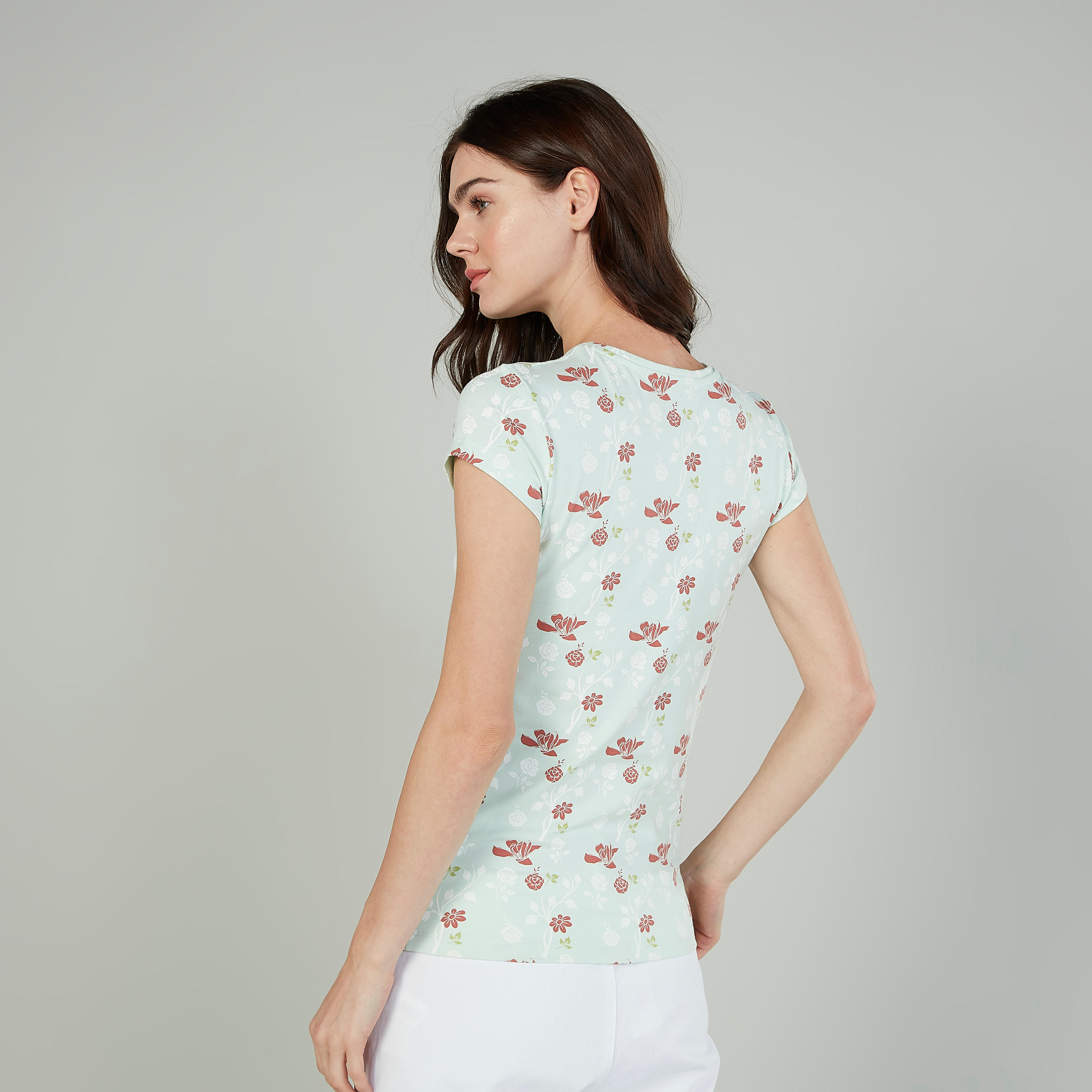 تيشيرت بياقة ضيّقة وأكمام كاب وطبعات-women-clothing-tshirts-image-4