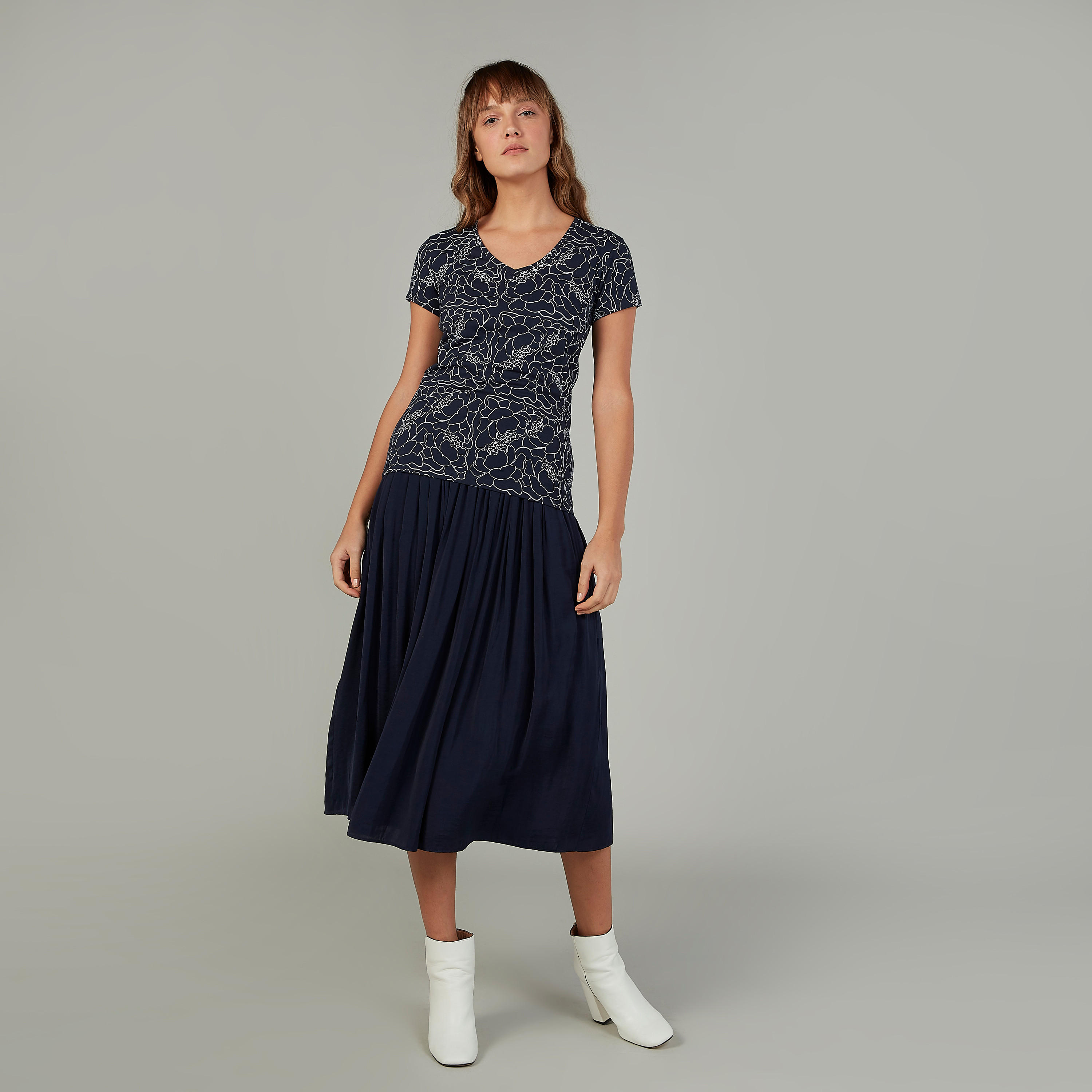 Printed T-shirt with V-neck and Short Sleeves-women-clothing-tshirts-image-2