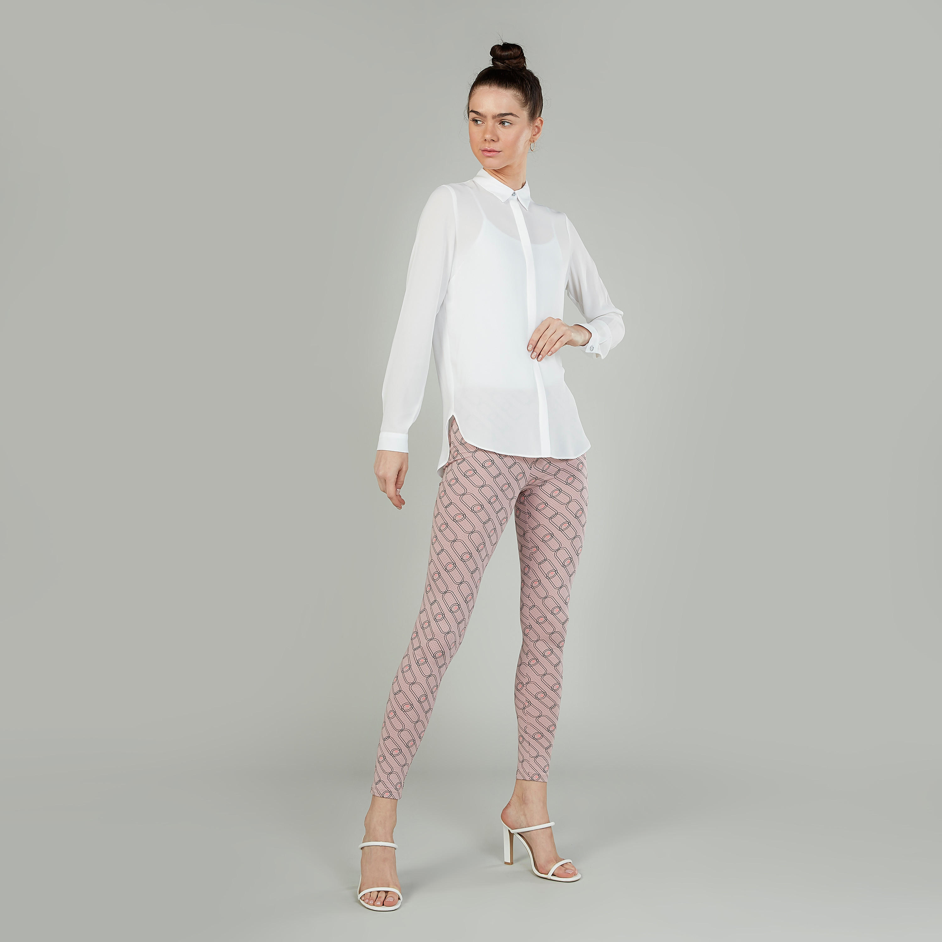 بنطلون ليقنز بخصر مطّاطي وطبعات-women-clothing-bottoms-leggings-image-2