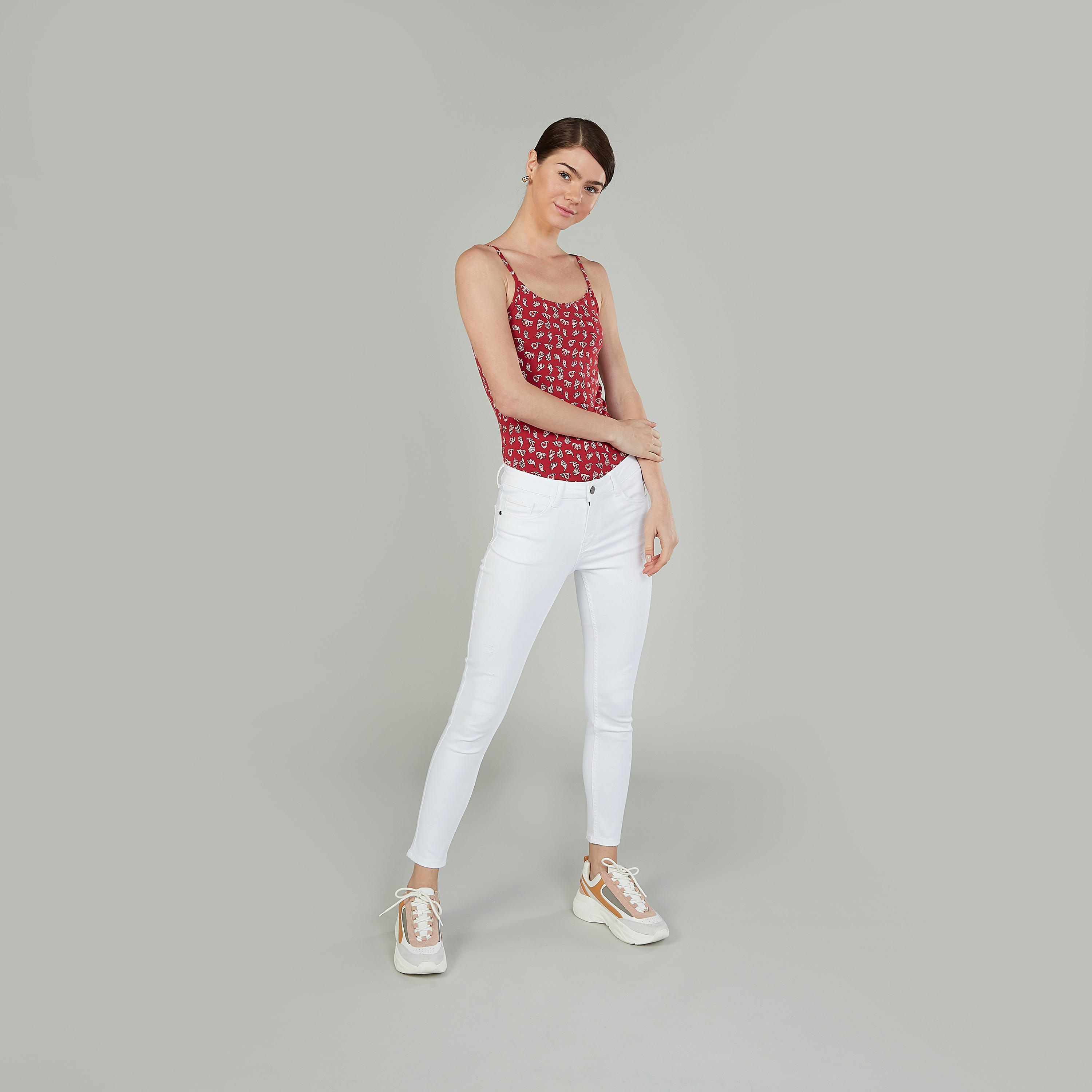 قميص داخلي دون أكمام بياقة عميقة وطبعات-women-clothing-tshirts-image-2