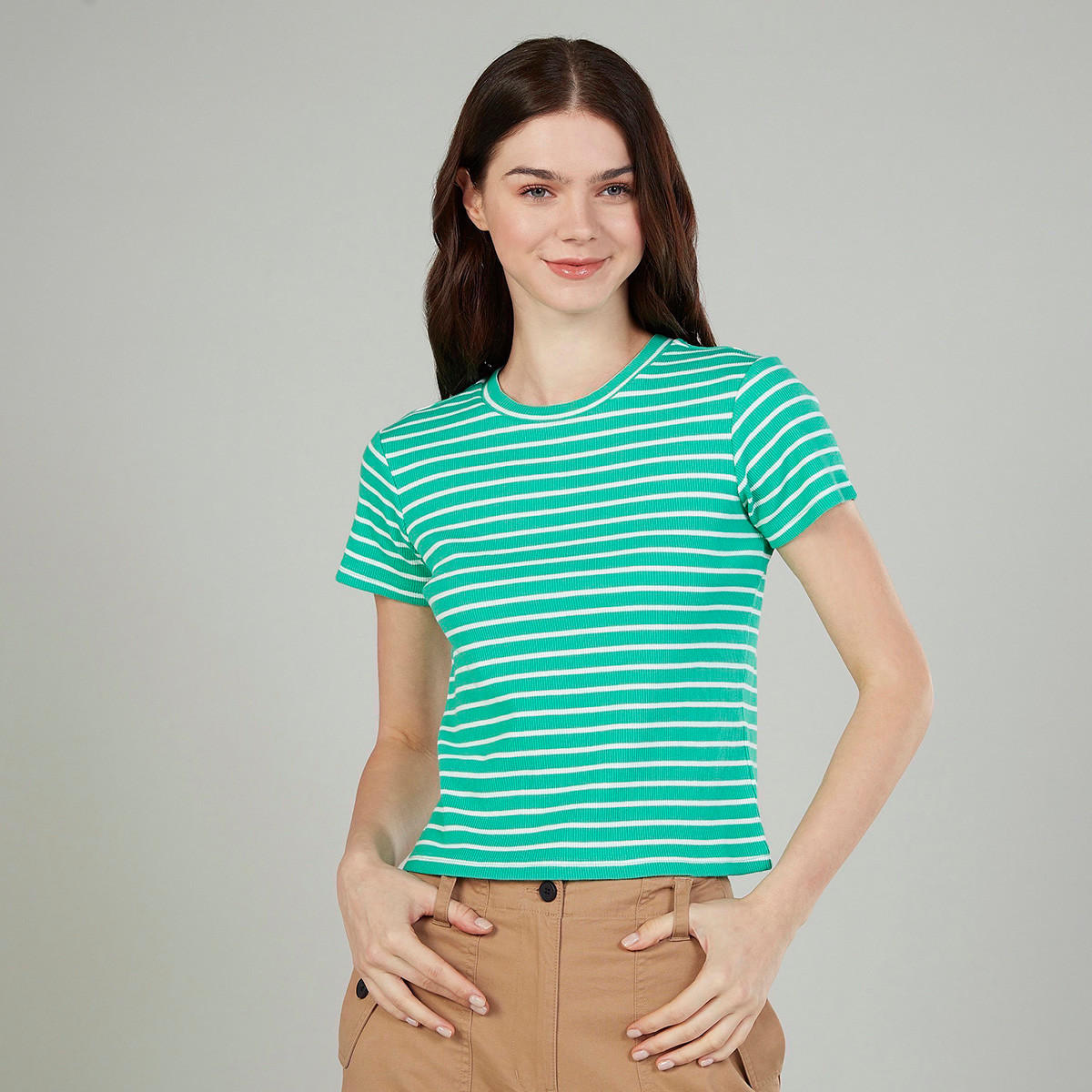 تيشيرت سليم مخطط بياقة ضيّقة وأكمام قصيرة-women-clothing-tshirts-image-1