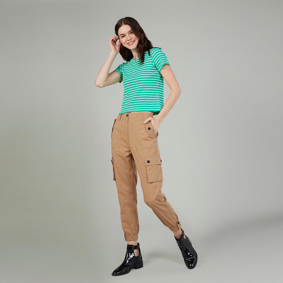 تيشيرت سليم مخطط بياقة ضيّقة وأكمام قصيرة-women-clothing-tshirts-image-2