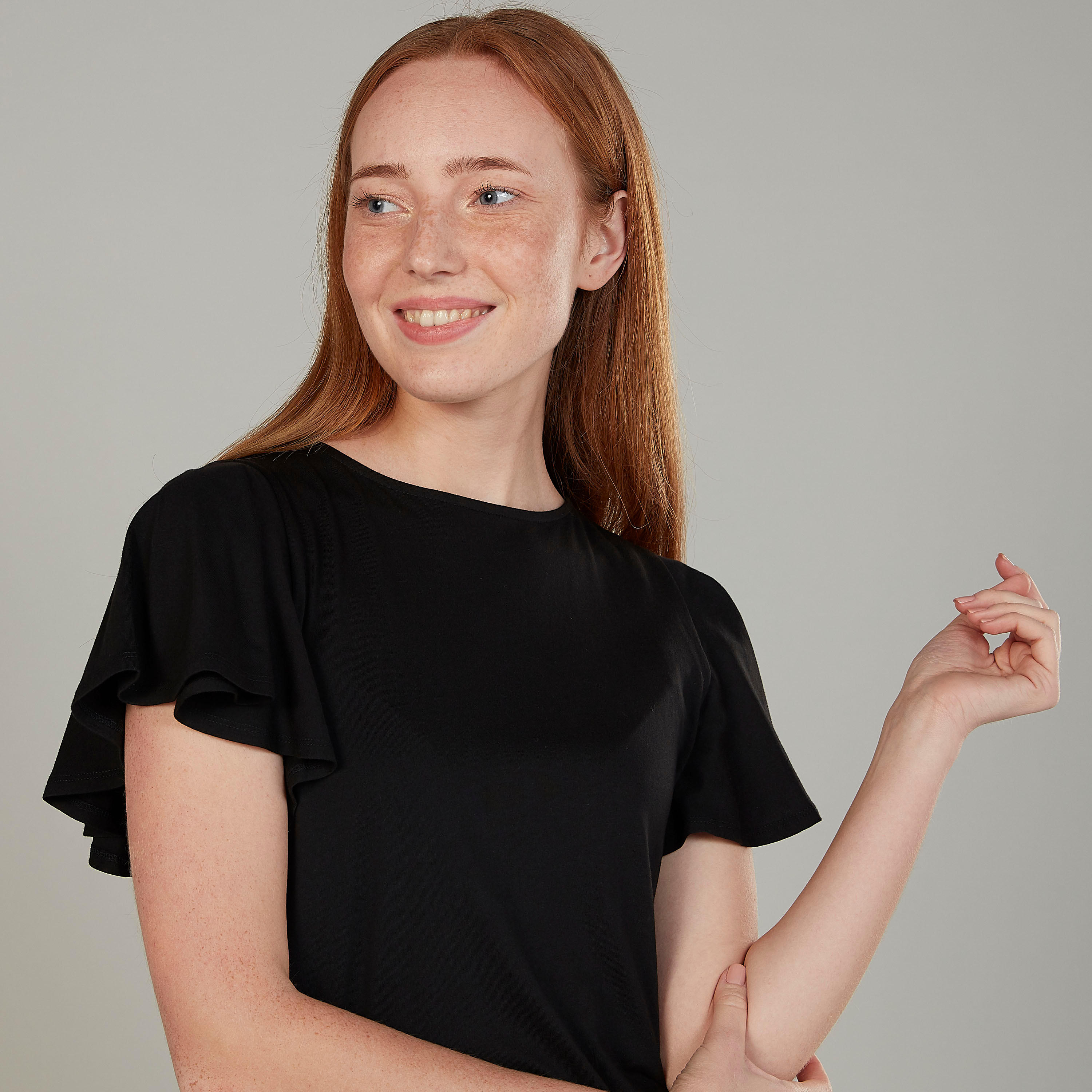 تيشيرت سادة بقصّة سليم وياقة مستديرة وأكمام قصيرة-women-clothing-tshirts-image-3