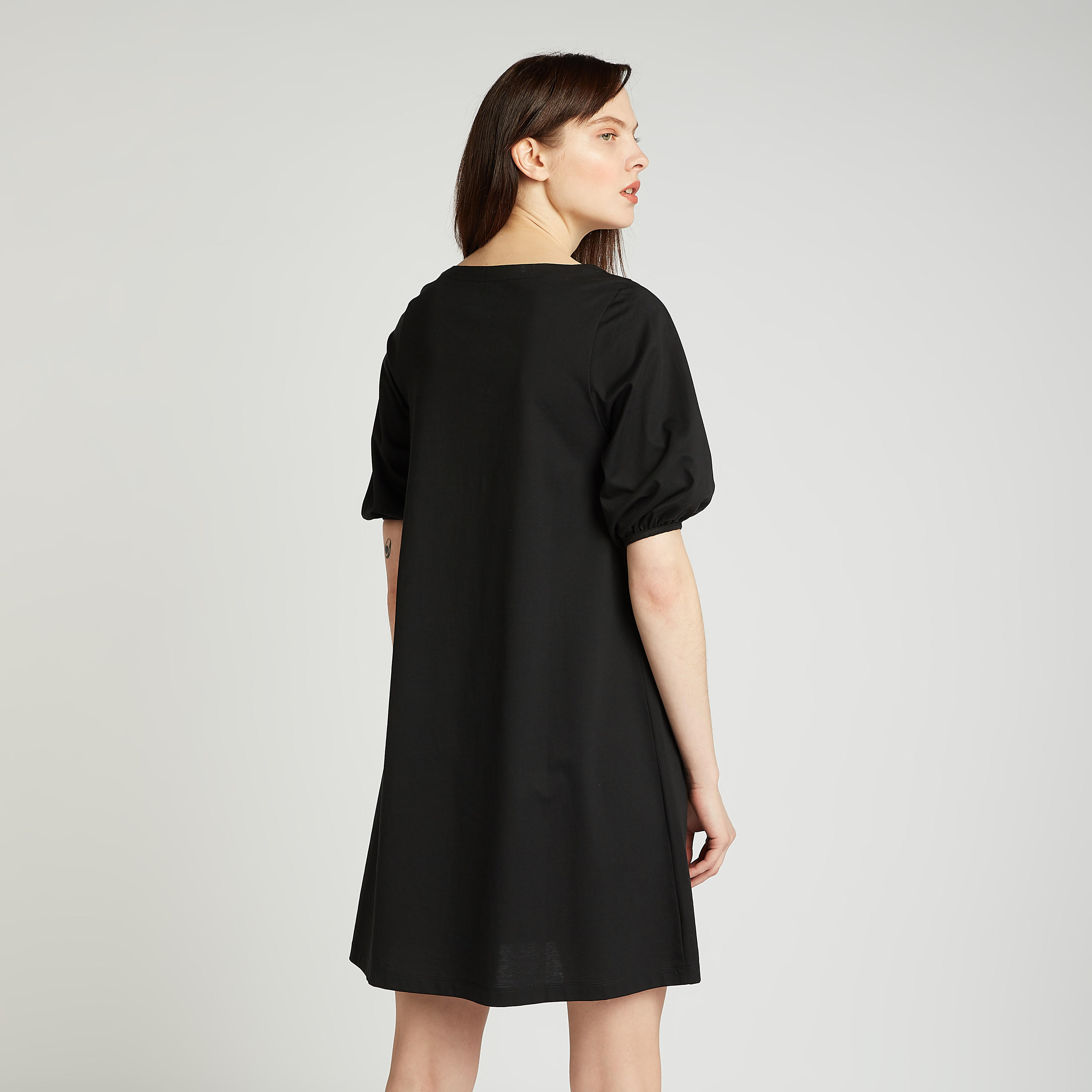 فستان قصير بطبعات بياقة قارب وأكمام قصيرة-women-clothing-dresses-image-4