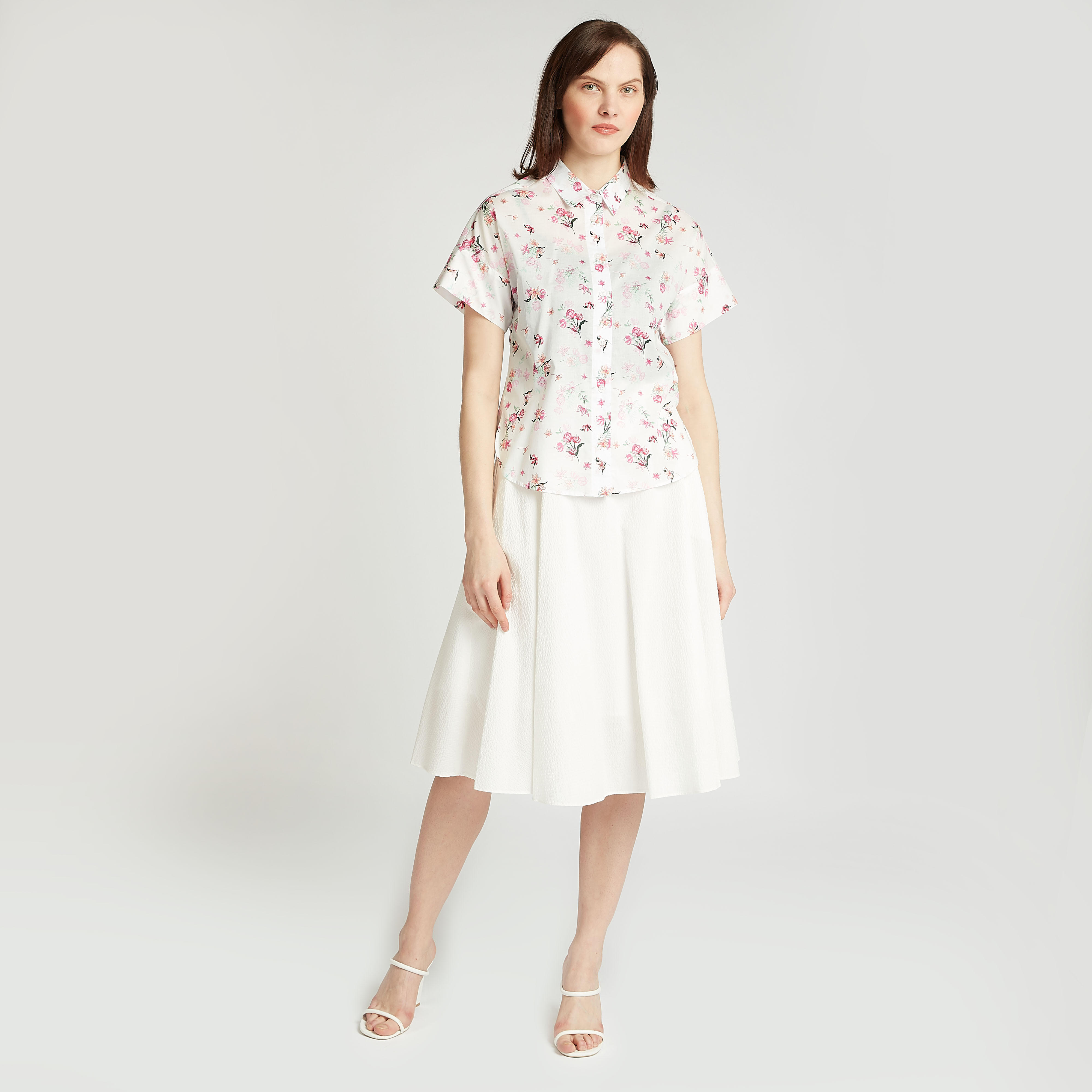 قميص سليم بطبعات زهريّة وياقة واسعة وأكمام قصيرة-women-clothing-shirtsandblouses-shirts-image-2