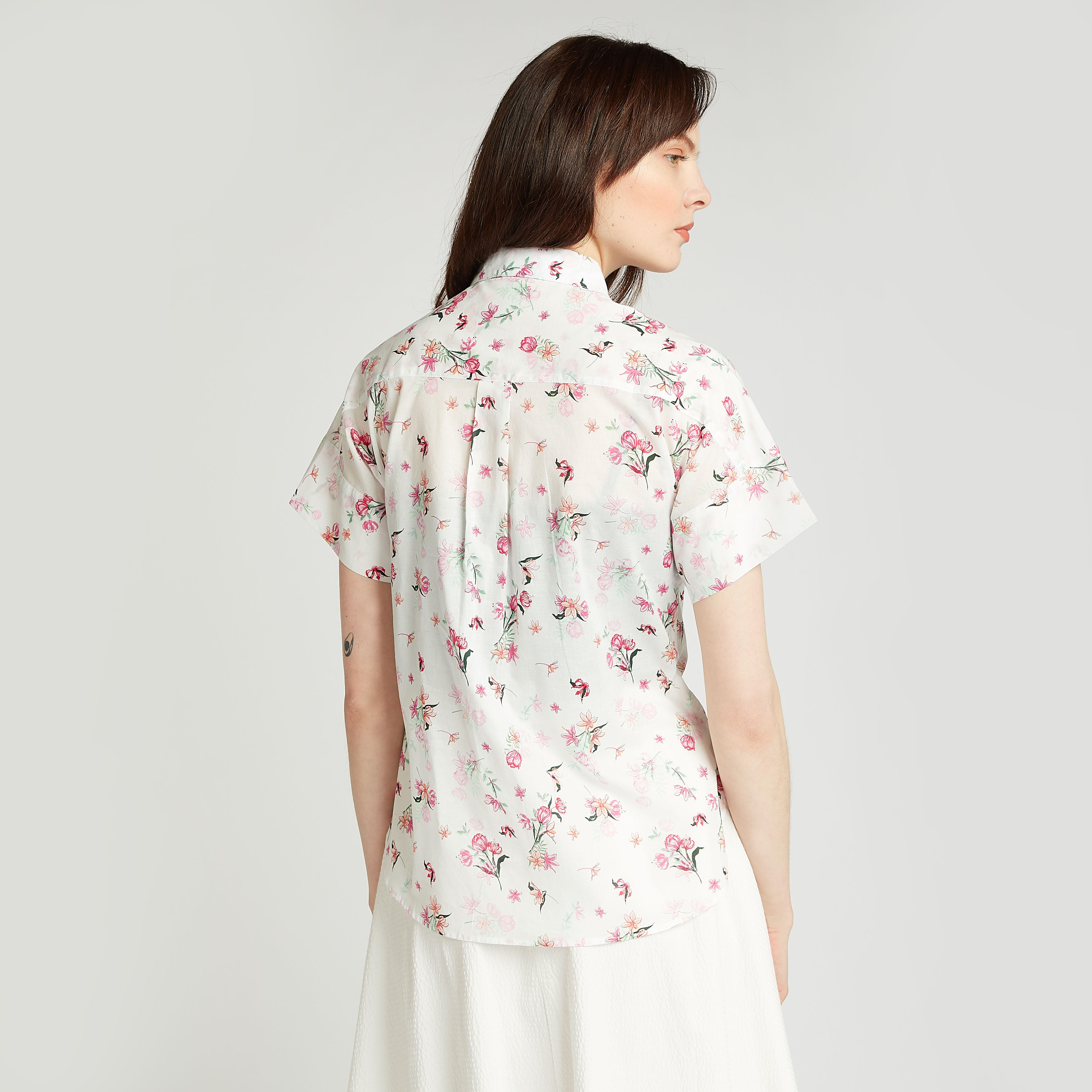 قميص سليم بطبعات زهريّة وياقة واسعة وأكمام قصيرة-women-clothing-shirtsandblouses-shirts-image-4