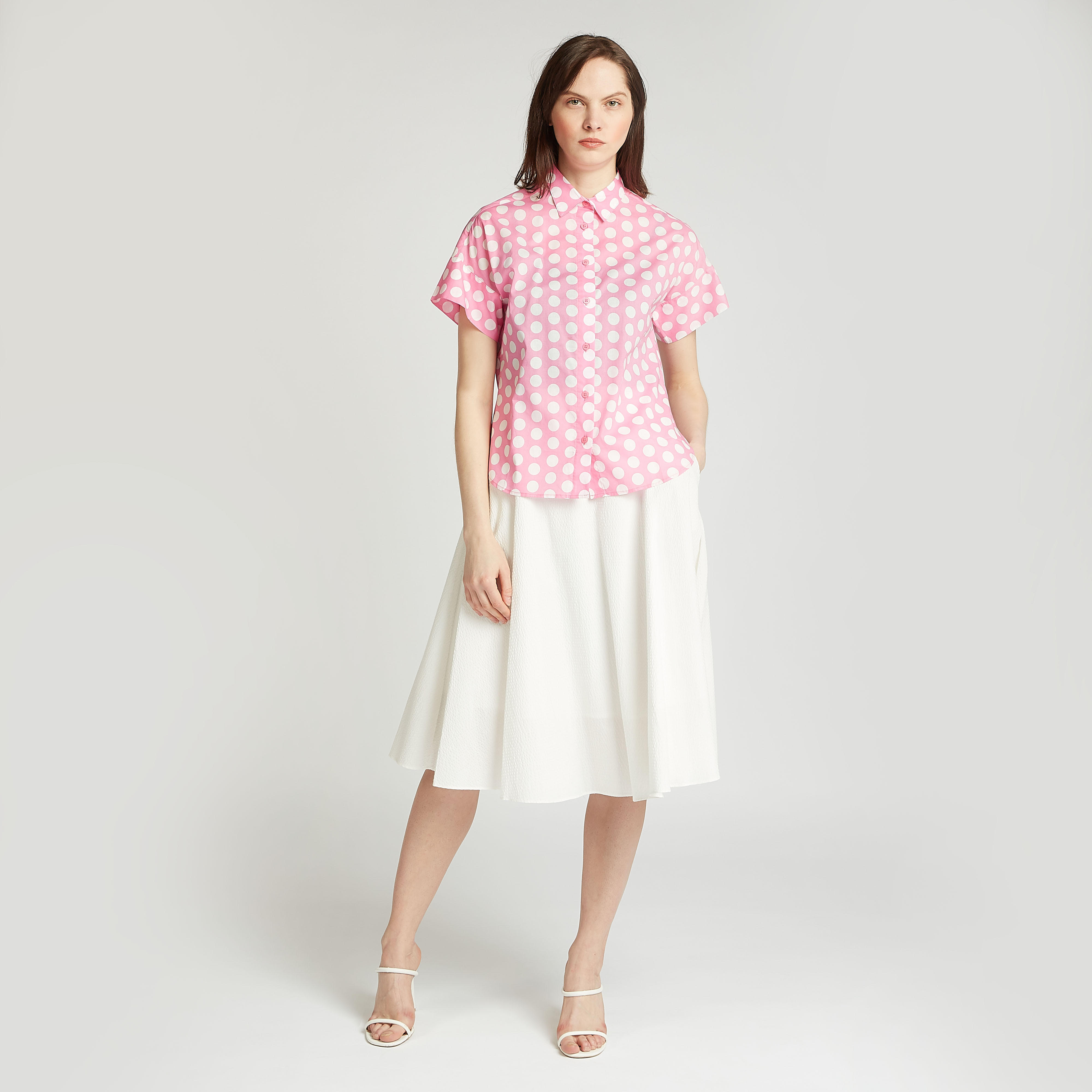 قميص سليم بياقة عاديّة وأكمام قصيرة و طبعات منقّطة-women-clothing-shirtsandblouses-shirts-image-2