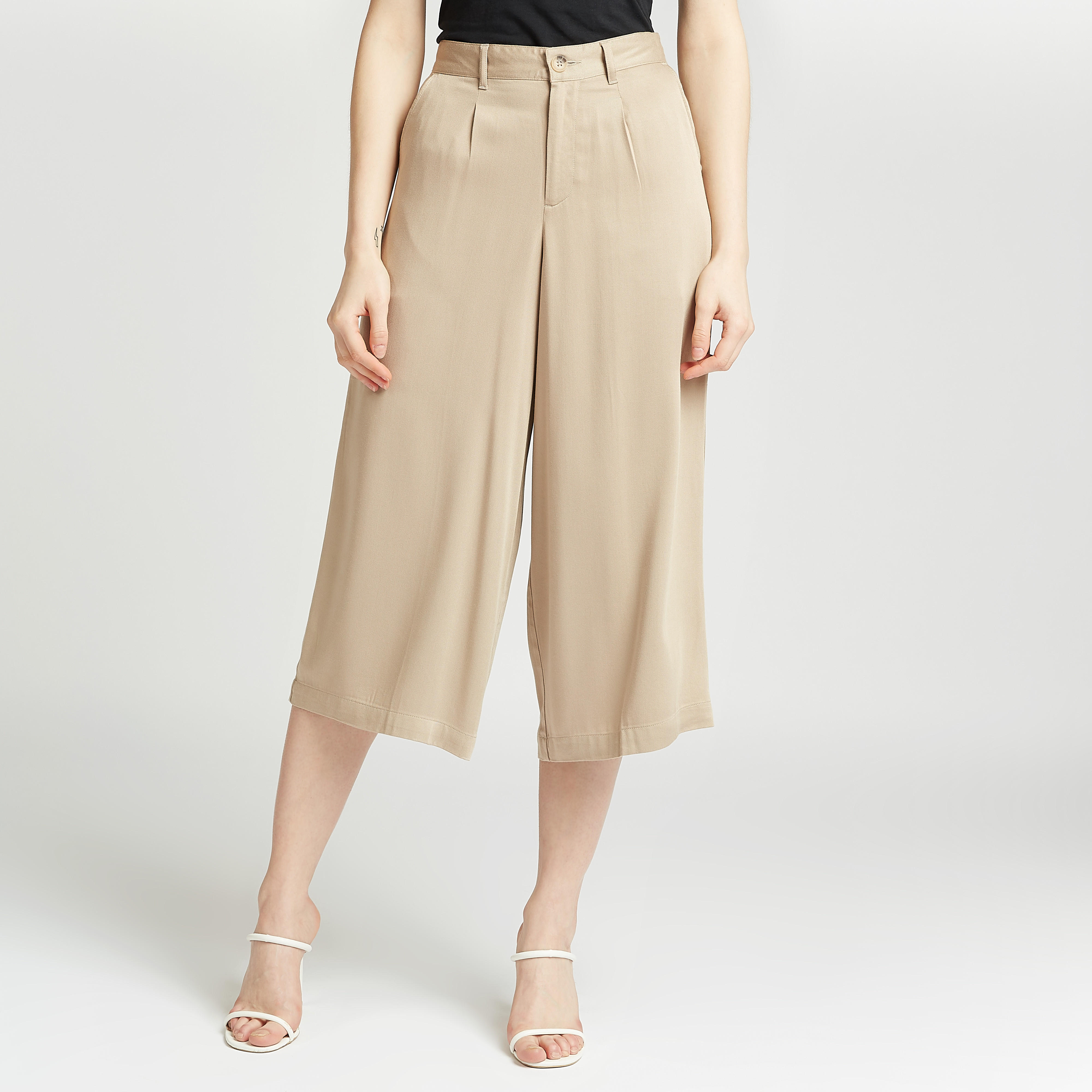 بنطلون 3/4 سليم بارز الملمس بتفاصيل جيوب وعراوي حزام-women-clothing-bottoms-trousers-image-1