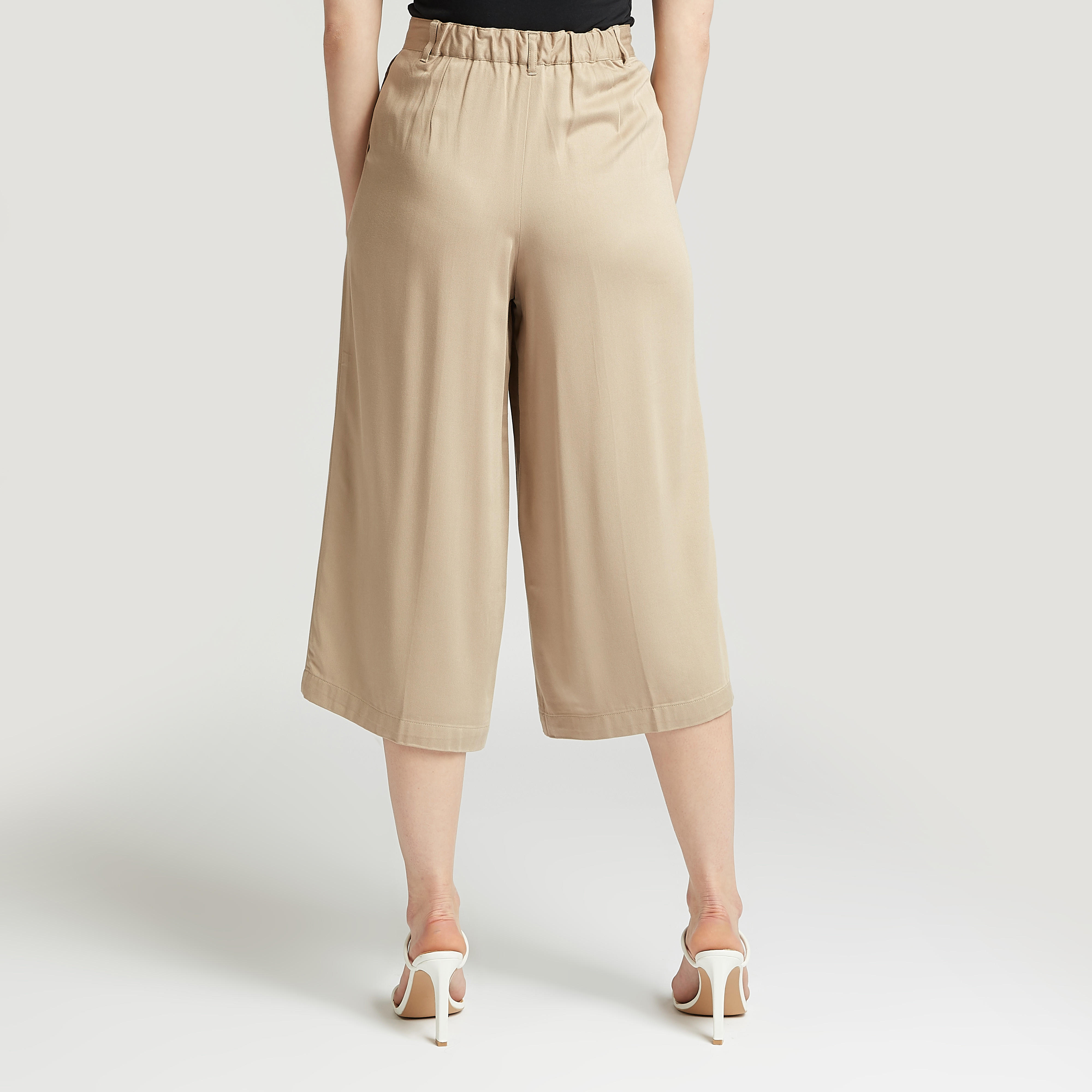 بنطلون 3/4 سليم بارز الملمس بتفاصيل جيوب وعراوي حزام-women-clothing-bottoms-trousers-image-4
