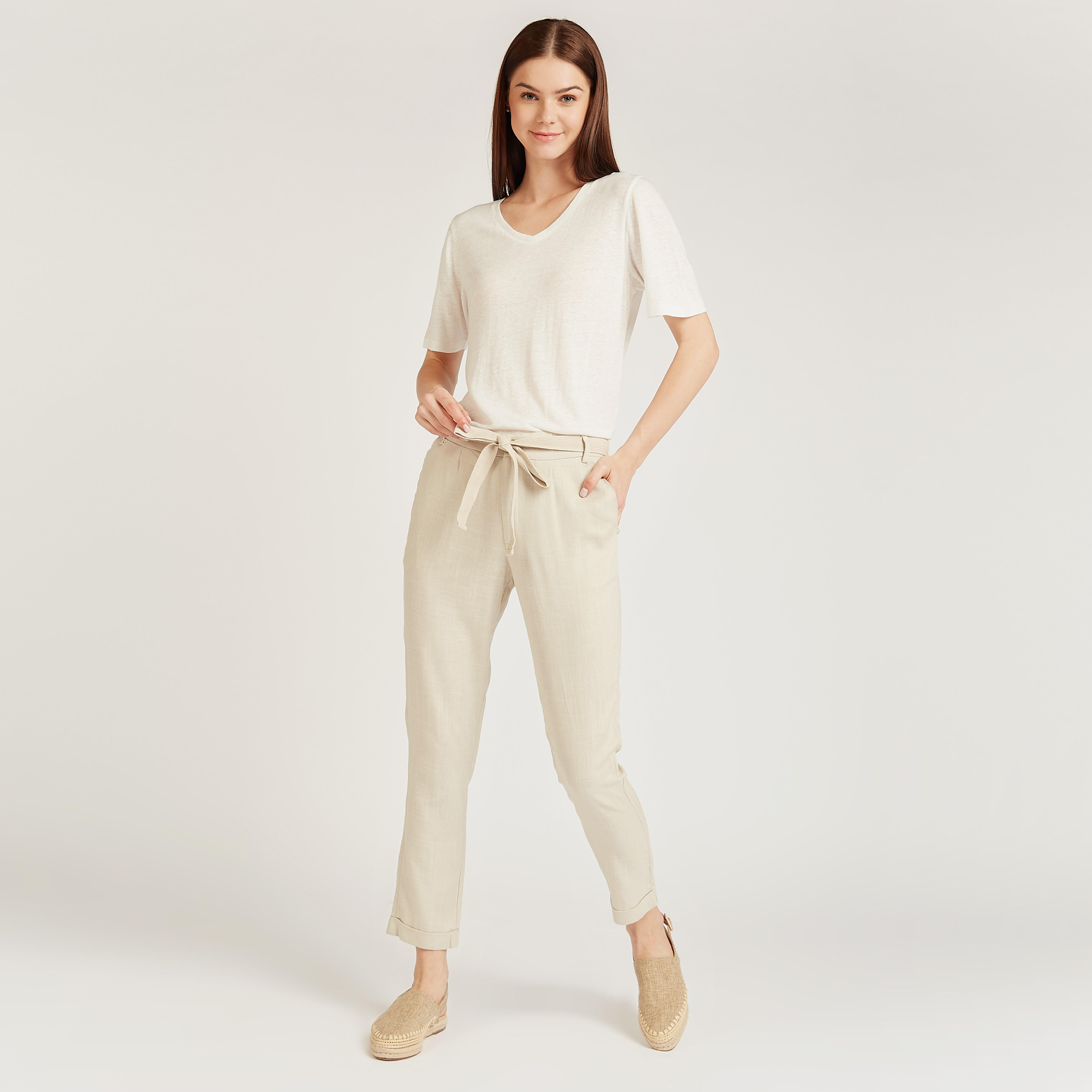 تيشيرت سليم بارز الملمس بياقة v وأكمام قصيرة-women-clothing-tshirts-image-2