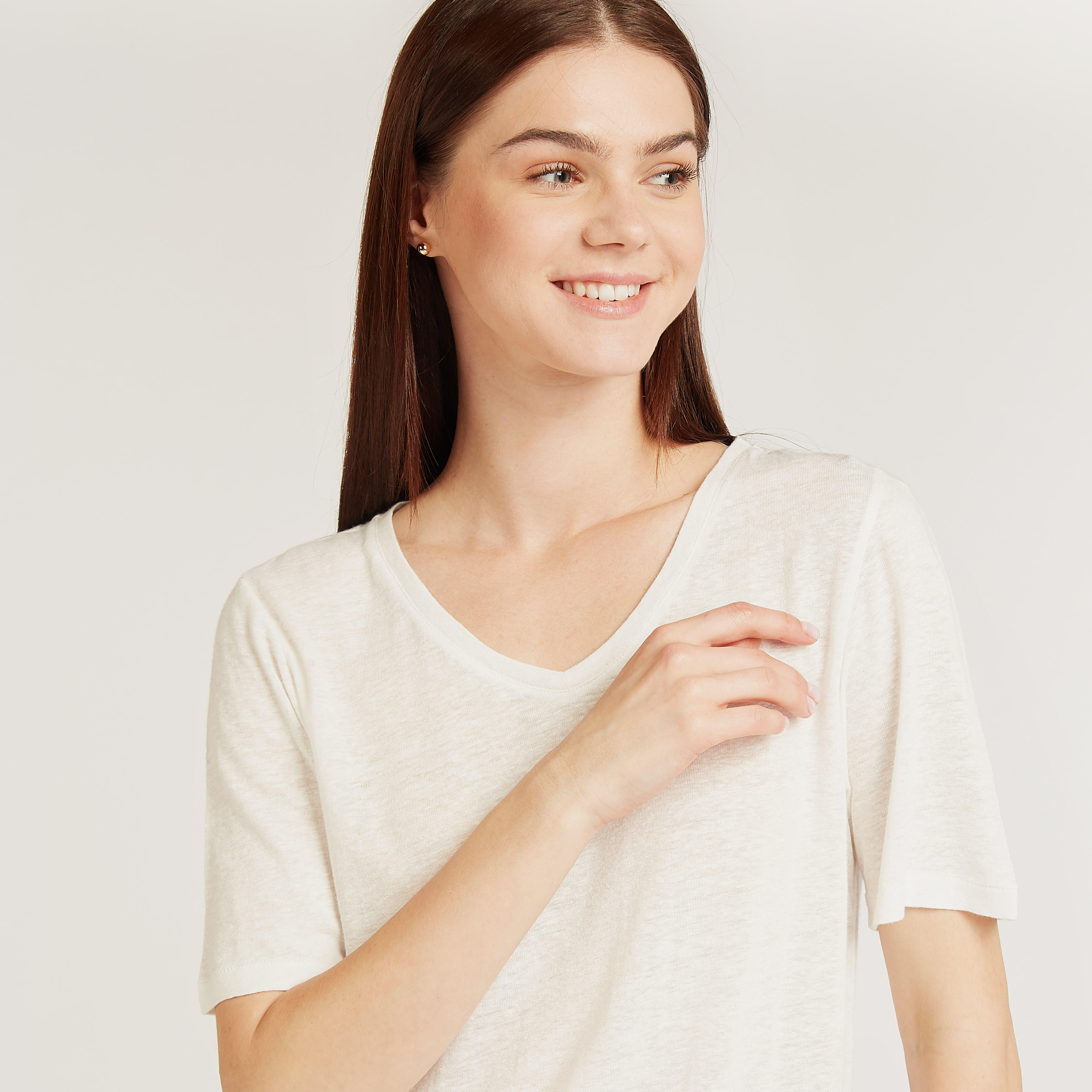 تيشيرت سليم بارز الملمس بياقة v وأكمام قصيرة-women-clothing-tshirts-image-3