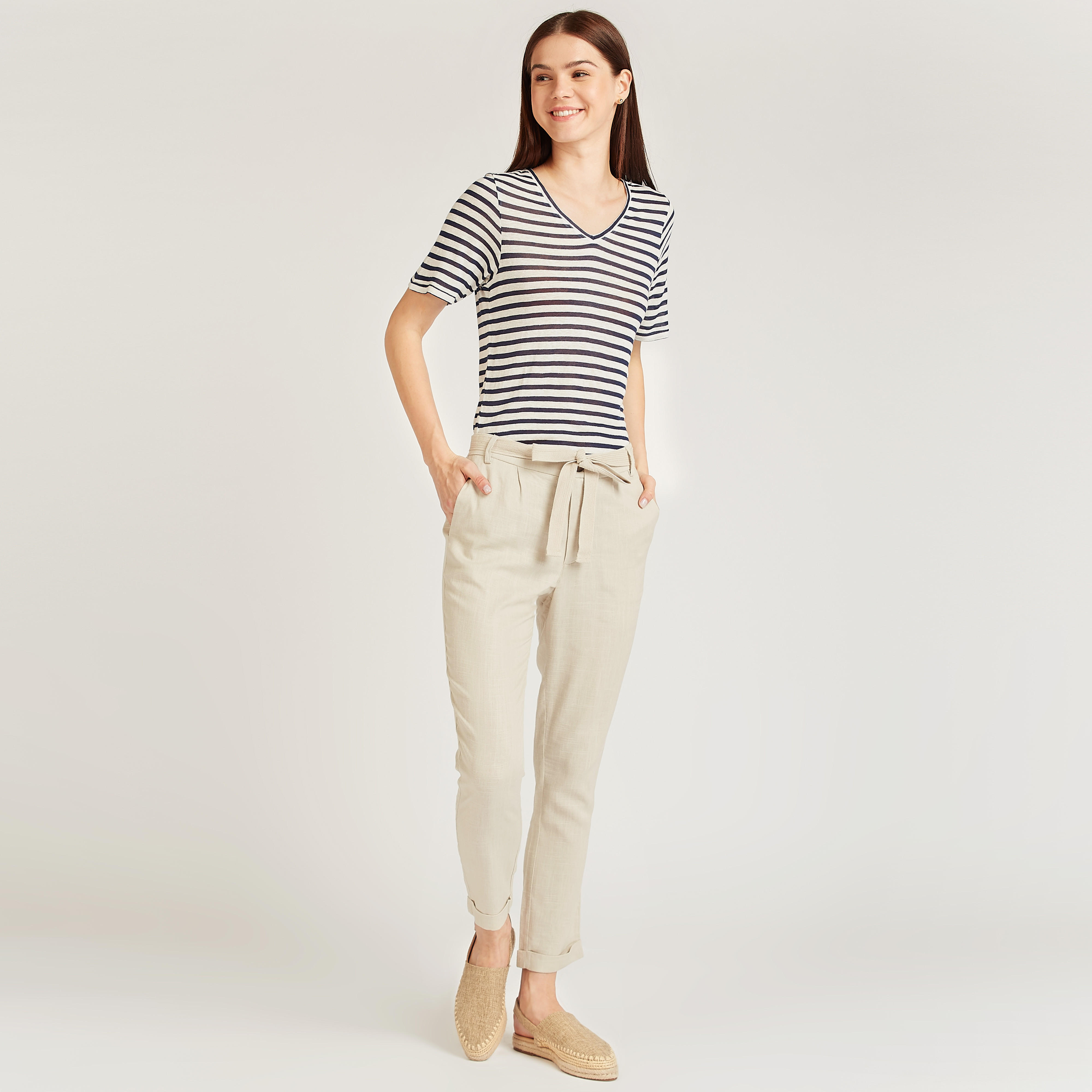 تيشيرت سليم مخطط بياقة V وأكمام قصيرة-women-clothing-tshirts-image-6