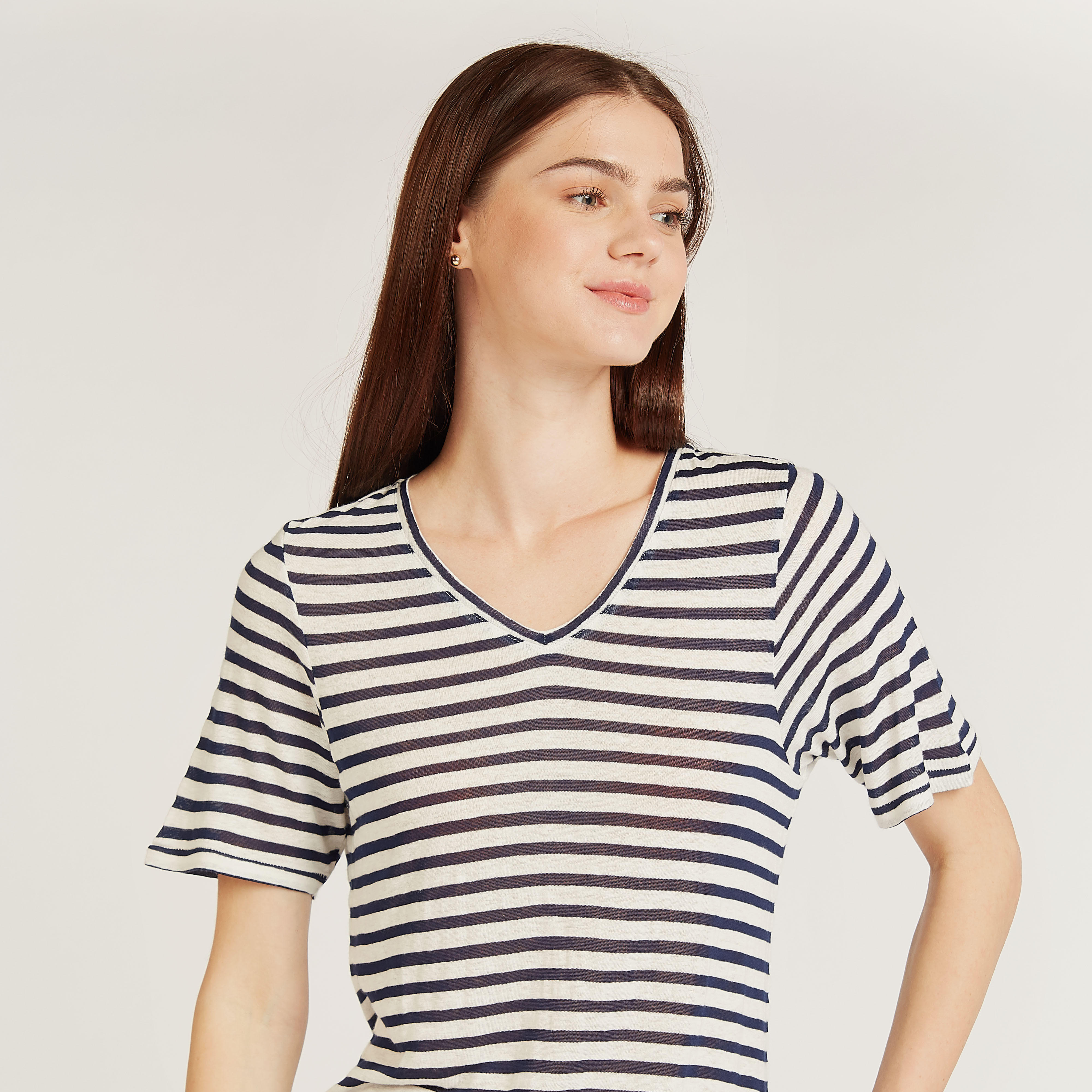 تيشيرت سليم مخطط بياقة V وأكمام قصيرة-women-clothing-tshirts-image-7