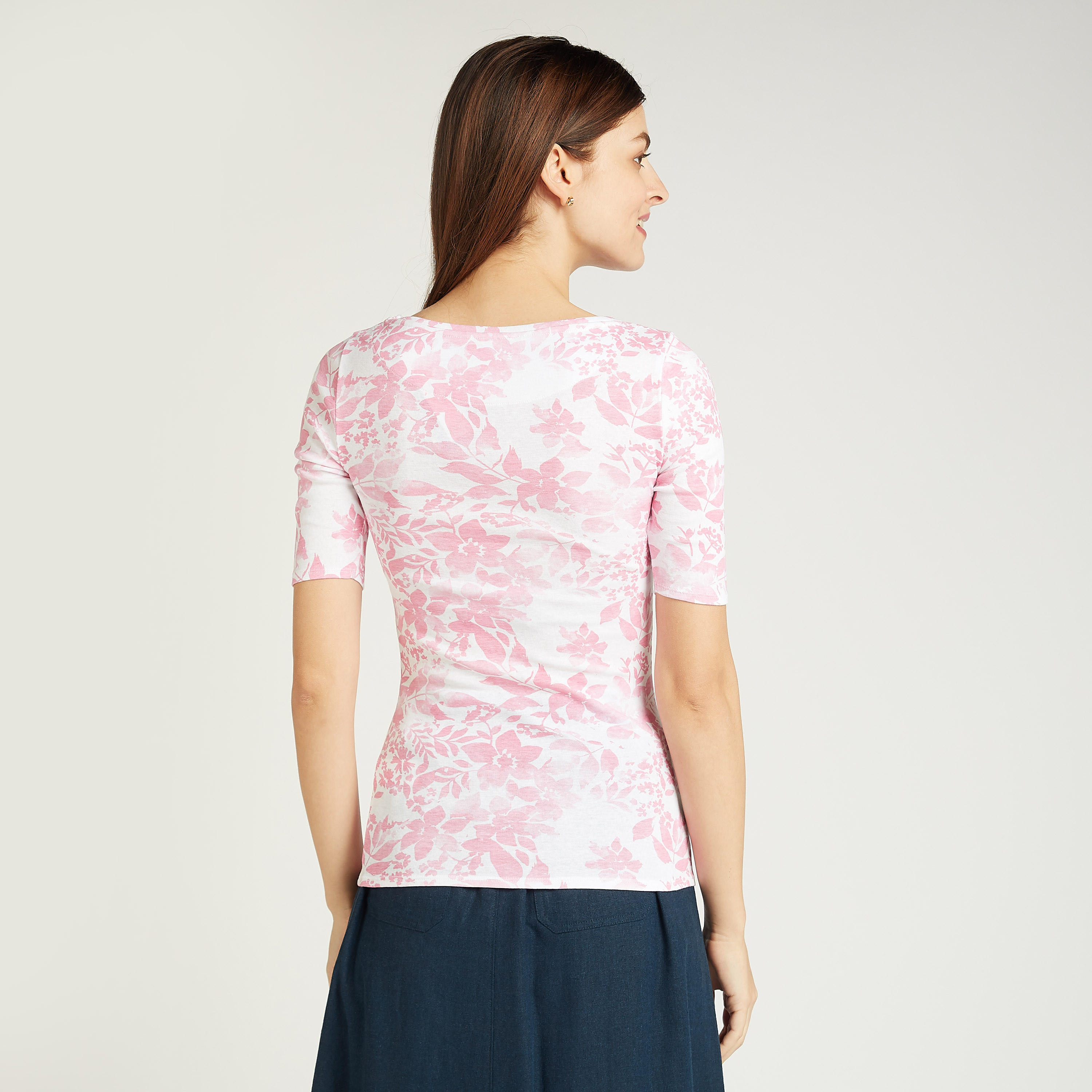 تيشيرت بياقة مستديرة وأكمام قصيرة وطبعات-women-clothing-tshirts-image-4