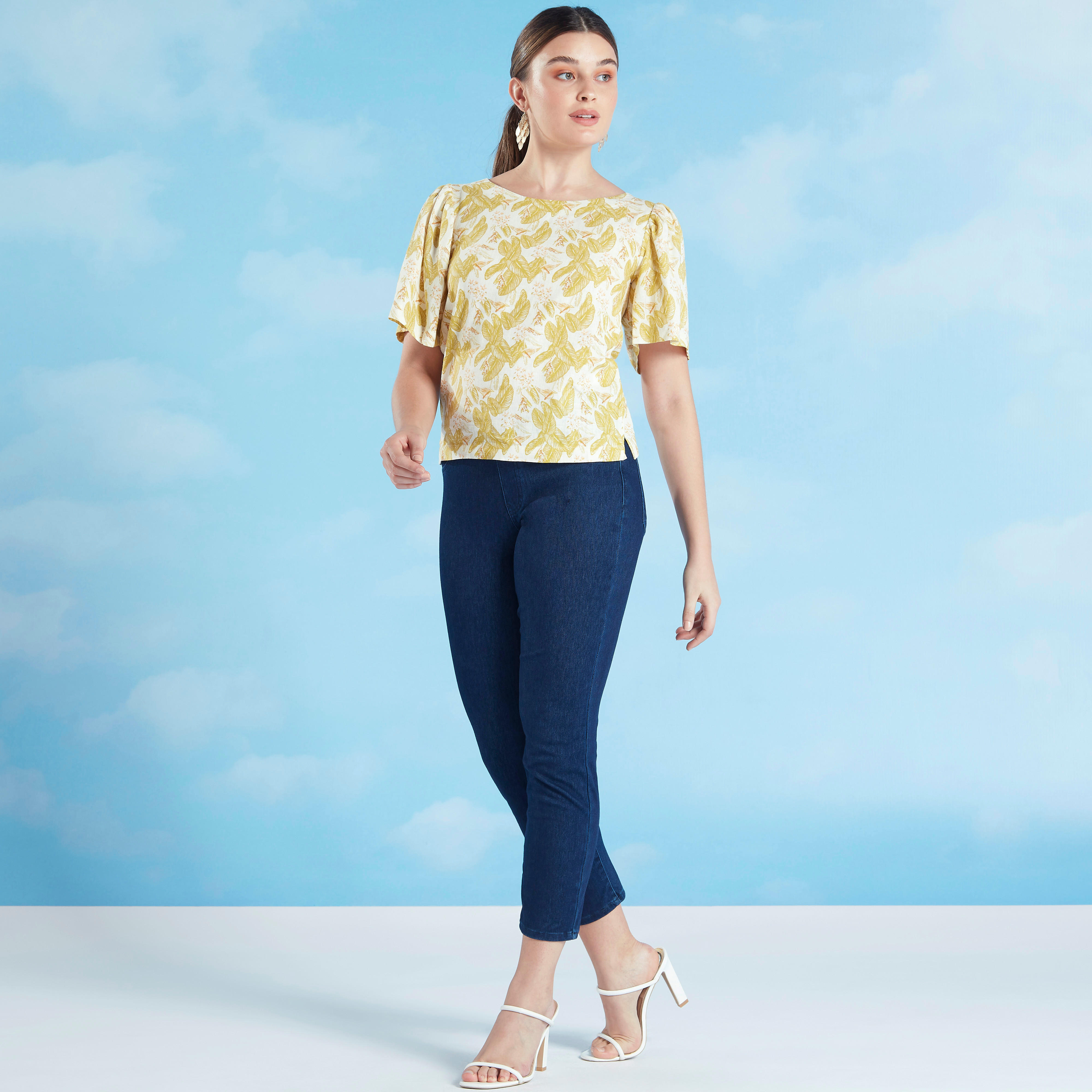 بلوزة بقصة سليم بياقة قارب وأكمام واسعة وطبعات-women-clothing-shirtsandblouses-blouses-image-2