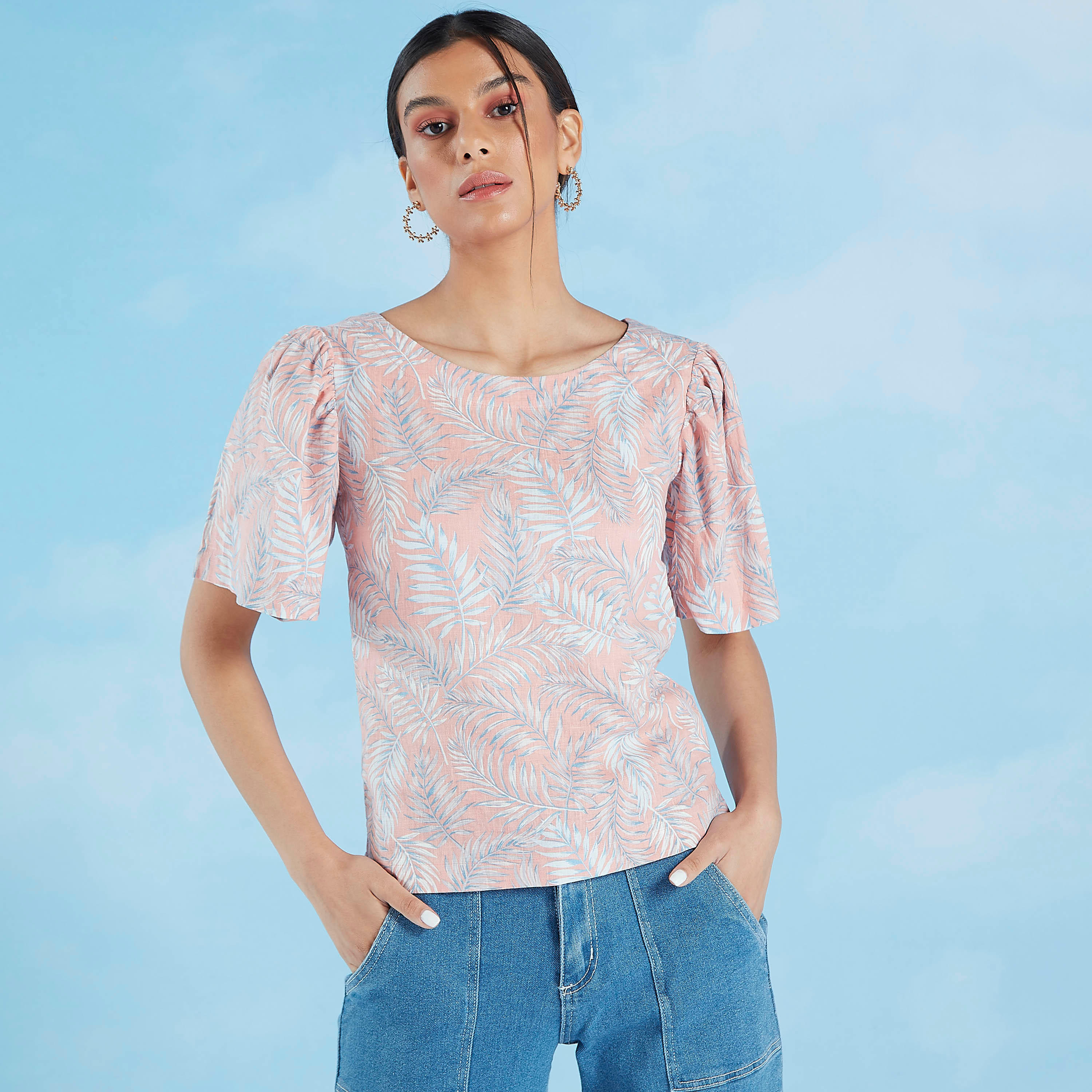 بلوزة سليم فيت بياقة مستديرة وأكمام واسعة وطبعات-women-clothing-shirtsandblouses-blouses-image-2