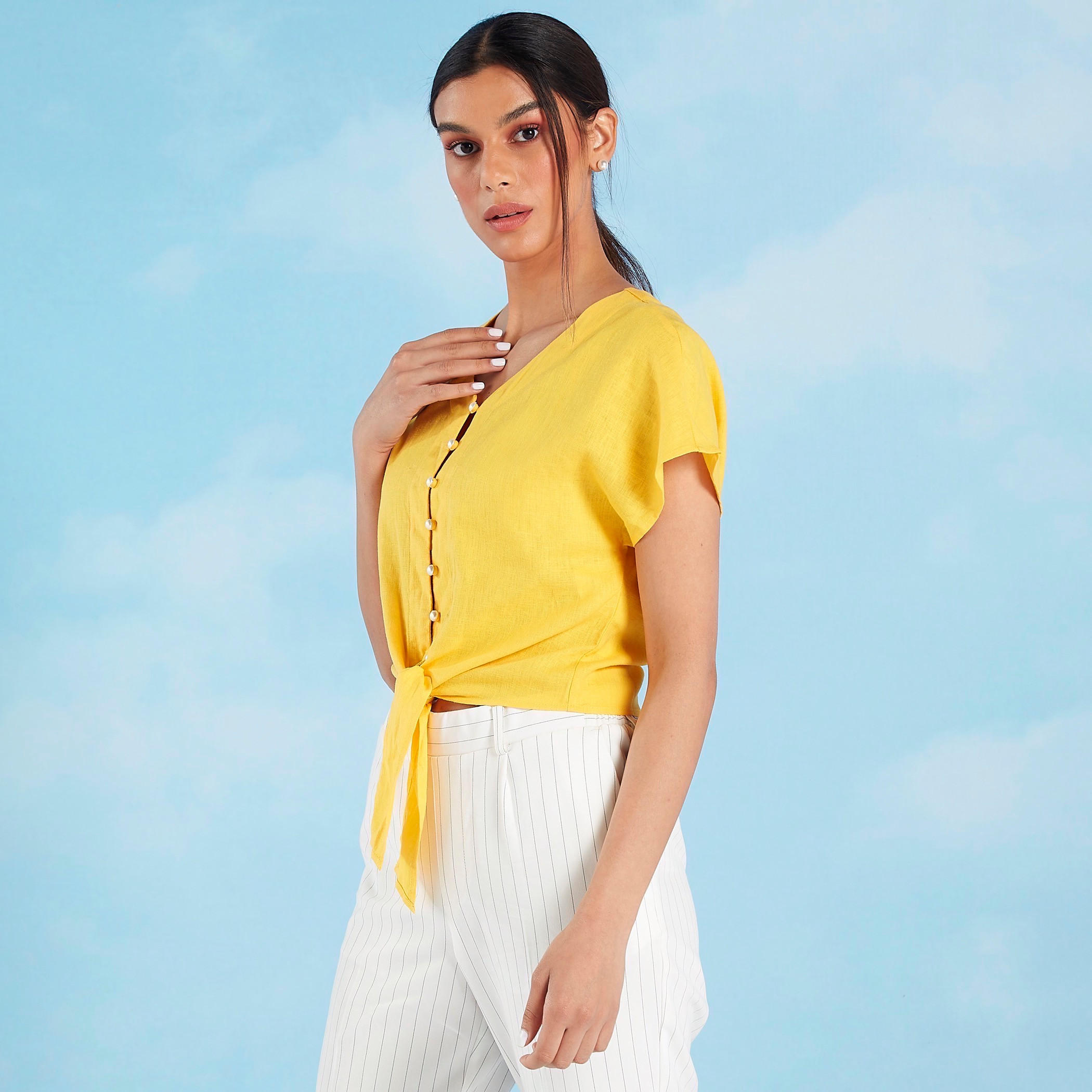 قميص سادة بقصة سليم بياقة V واكمام متمدّدة-women-clothing-shirtsandblouses-shirts-image-1