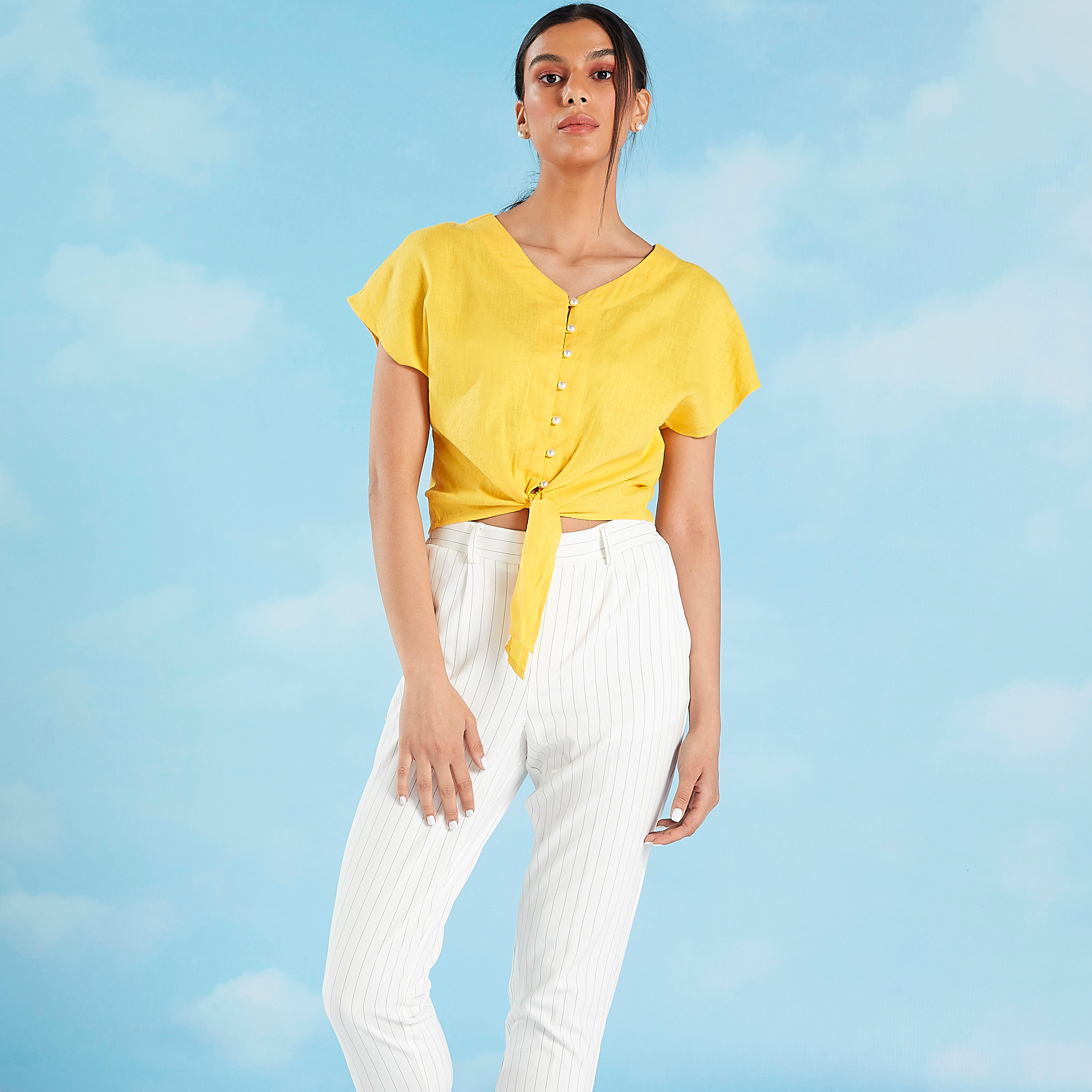 قميص سادة بقصة سليم بياقة V واكمام متمدّدة-women-clothing-shirtsandblouses-shirts-image-2