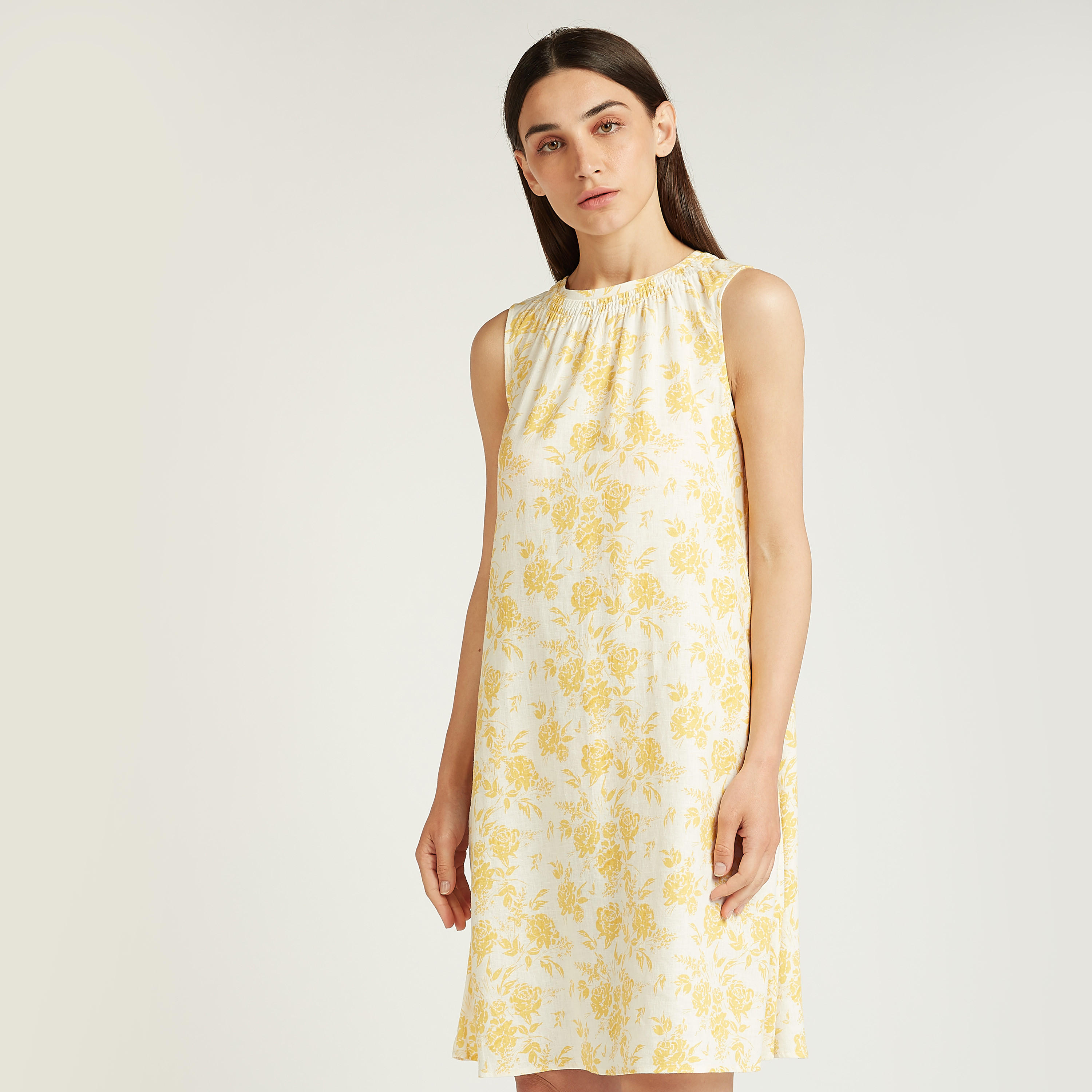 فستان قصير بقصة سليم دون أكمام بياقة ضيقة وطبعات-women-clothing-dresses-image-1