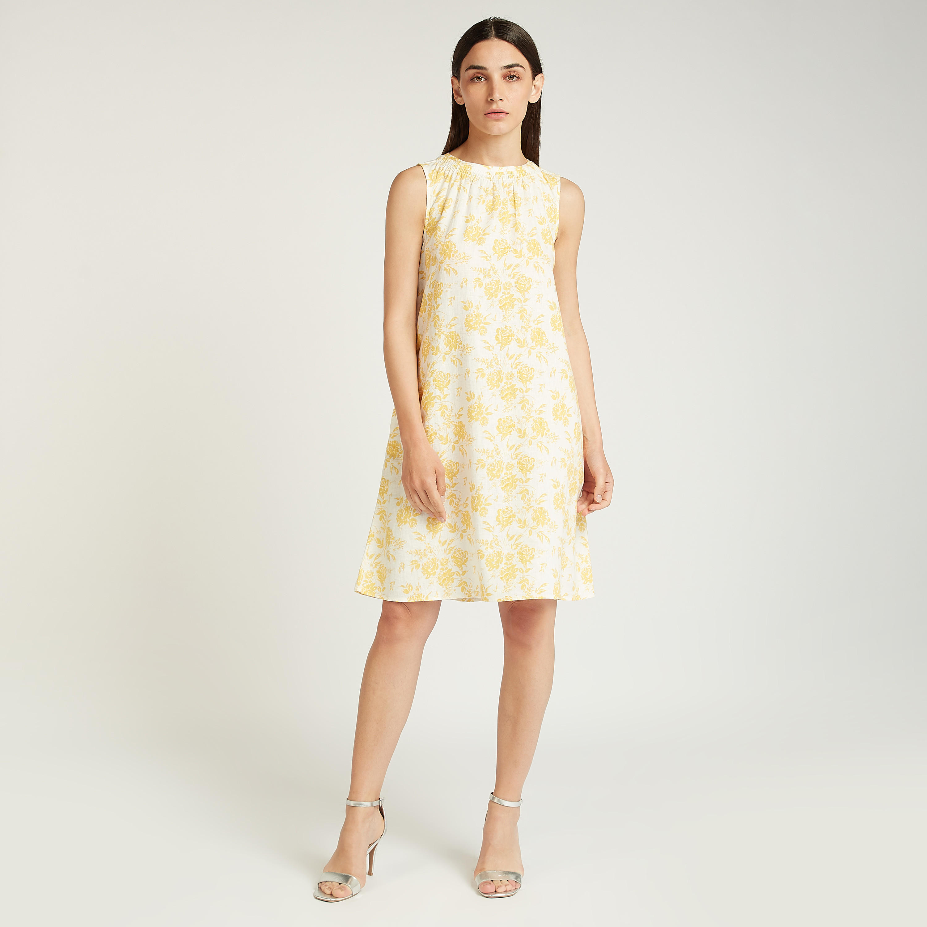 فستان قصير بقصة سليم دون أكمام بياقة ضيقة وطبعات-women-clothing-dresses-image-2