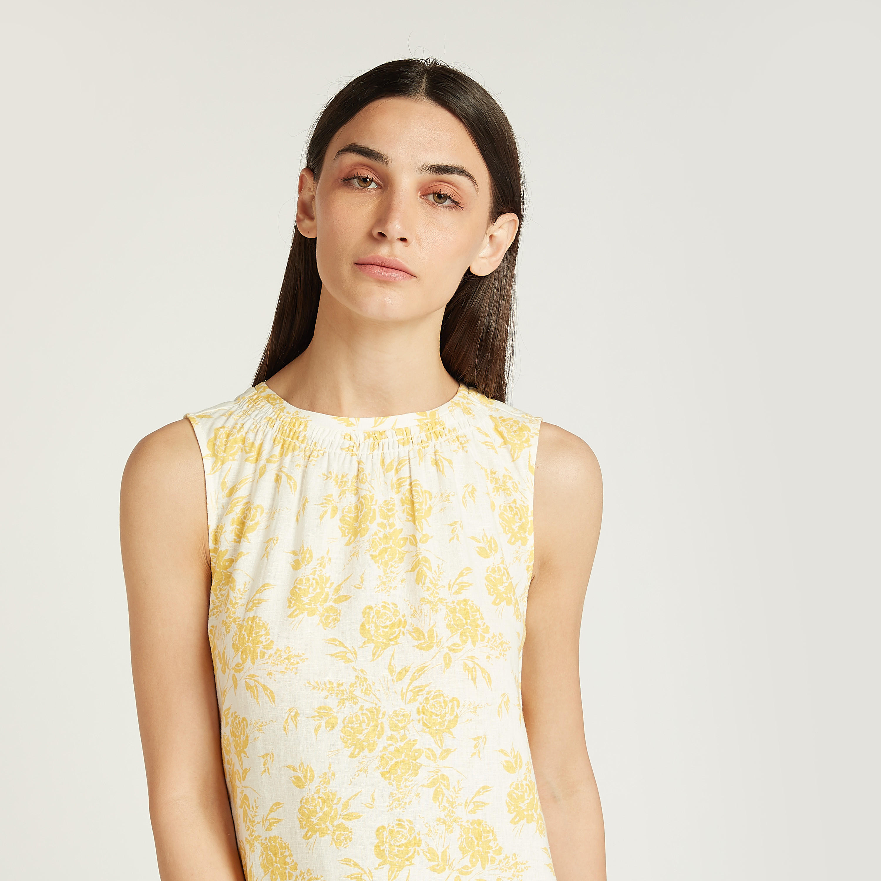 فستان قصير بقصة سليم دون أكمام بياقة ضيقة وطبعات-women-clothing-dresses-image-3