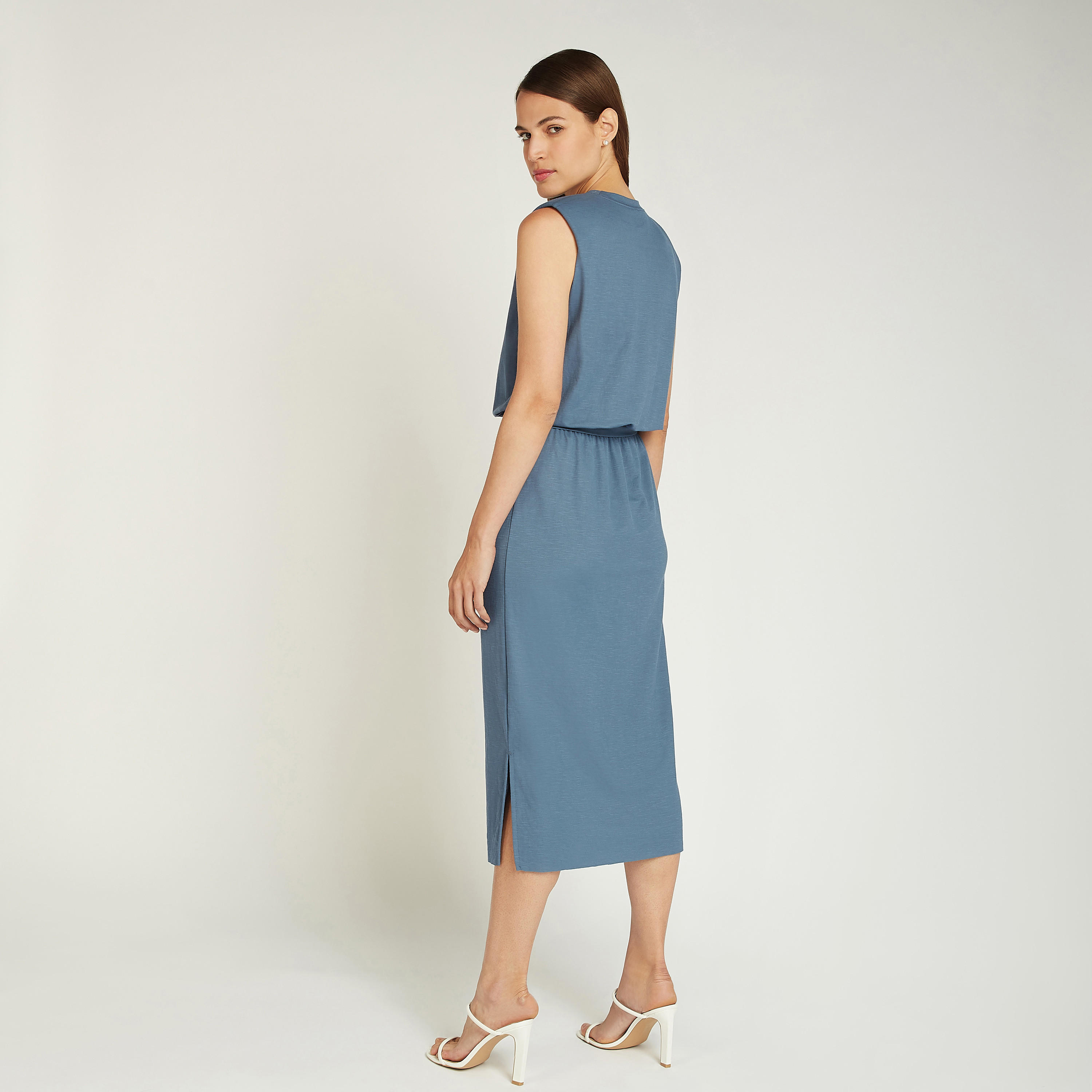 فستان سادة بقصة سليم ميدي بياقة ضيقة وفتحتة جانبية-women-clothing-dresses-image-4