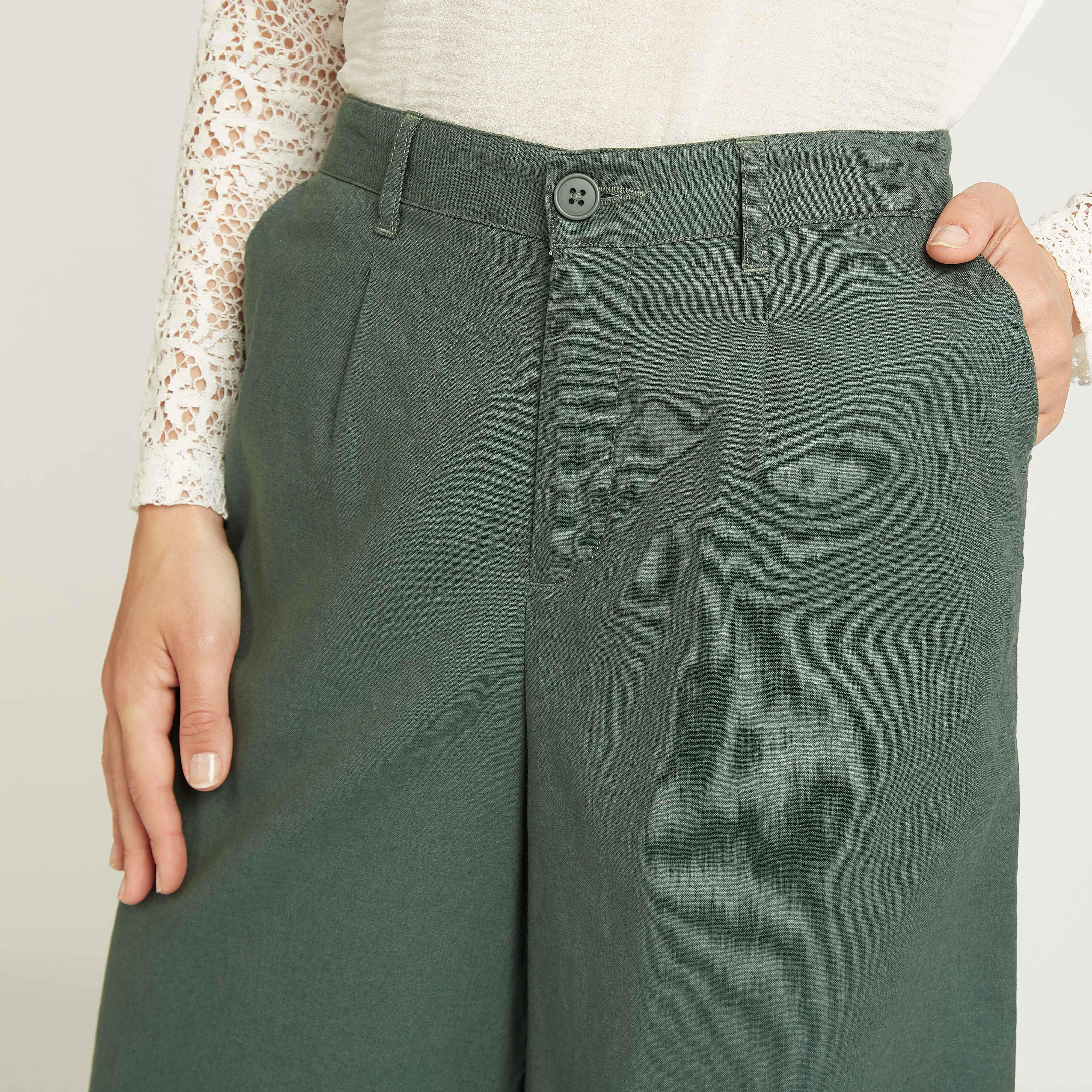بنطلون قصير سادة بقصة سليم بعراوي وتفاصيل جيوب-women-clothing-bottoms-trousers-image-3
