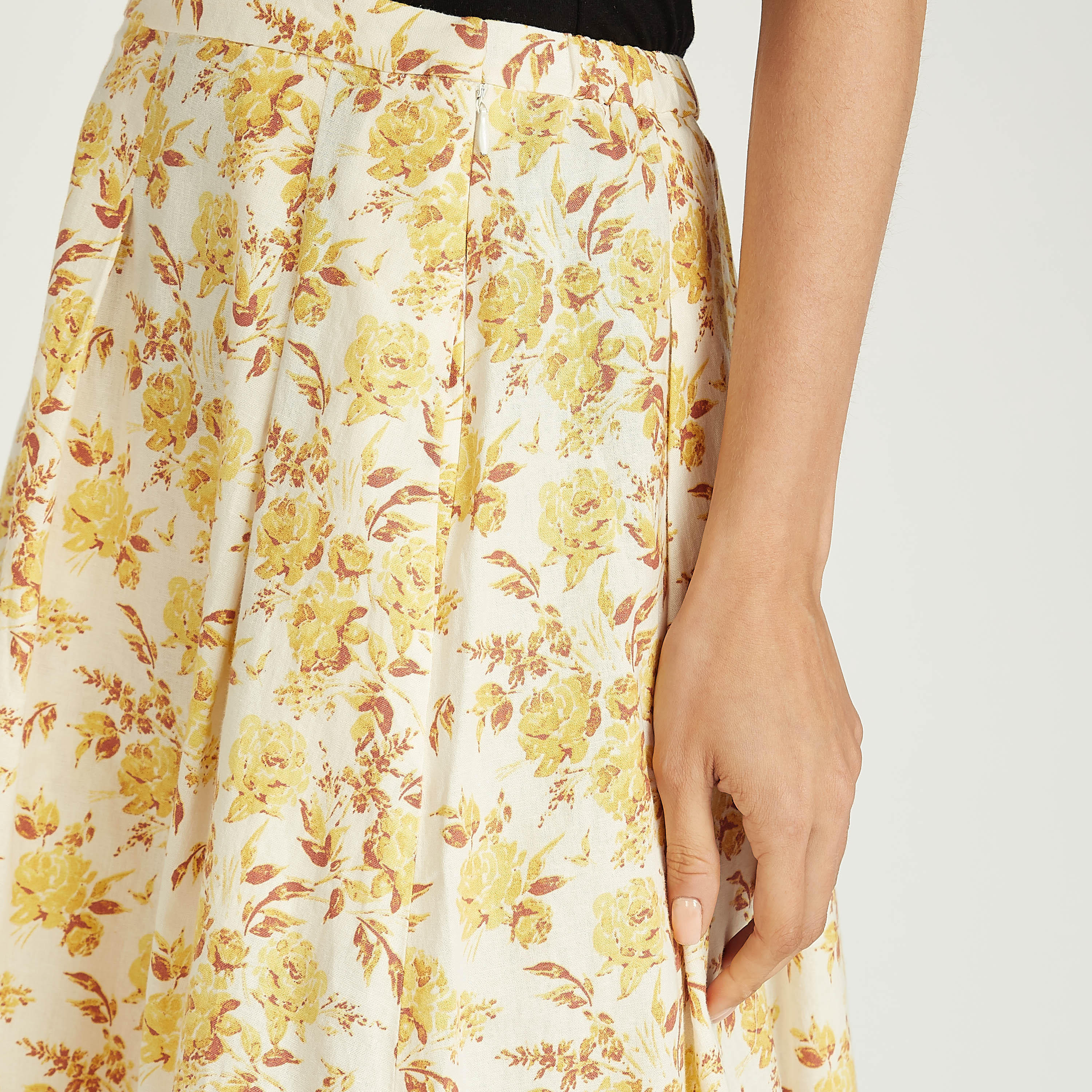 تنورة إيه لاين متوسطة الطول بخصر مطّاطي وطبعات زهرية-women-clothing-bottoms-skirts-image-3