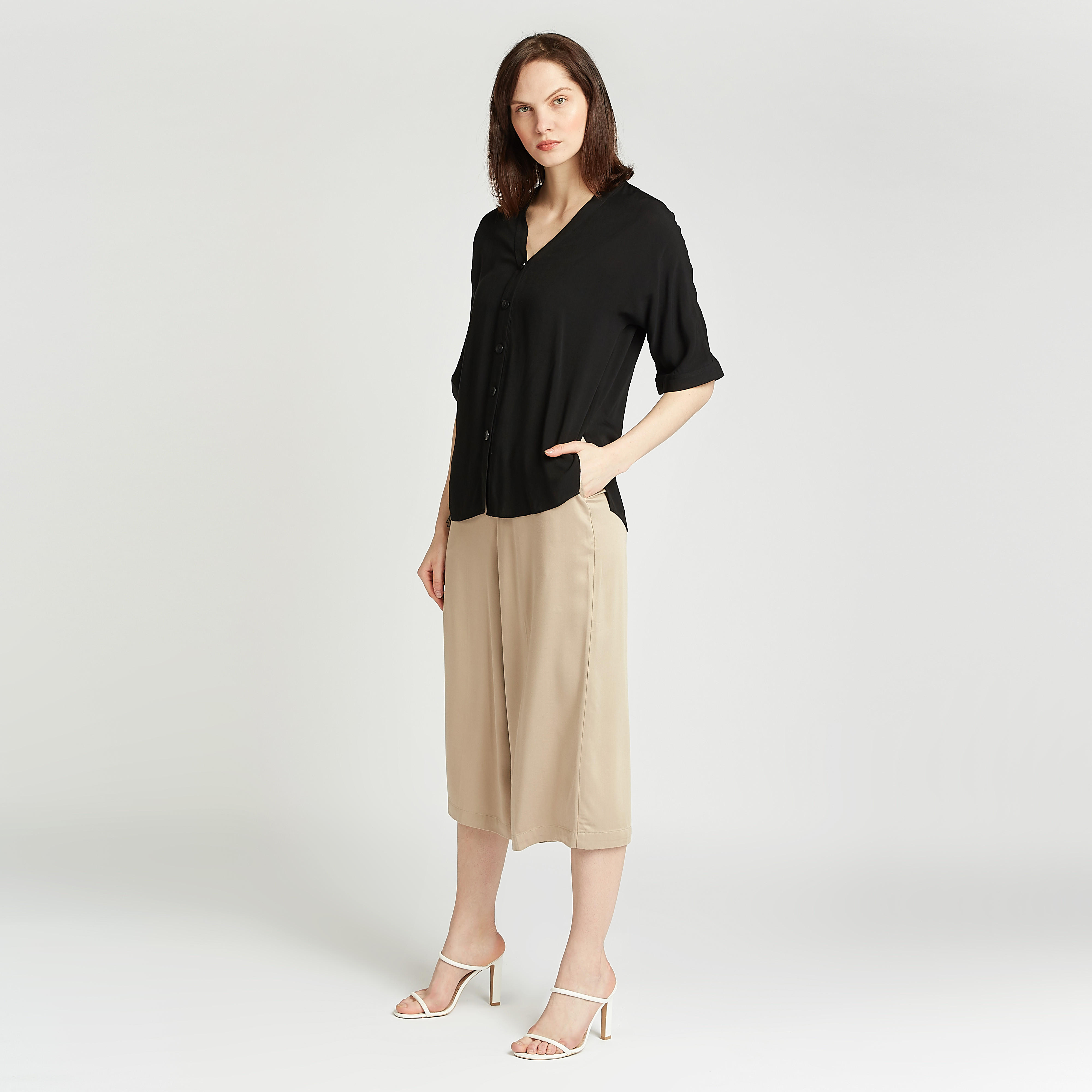 قميص سادة بقصة سليم بياقة V واكمام متمدّدة-women-clothing-shirtsandblouses-shirts-image-3