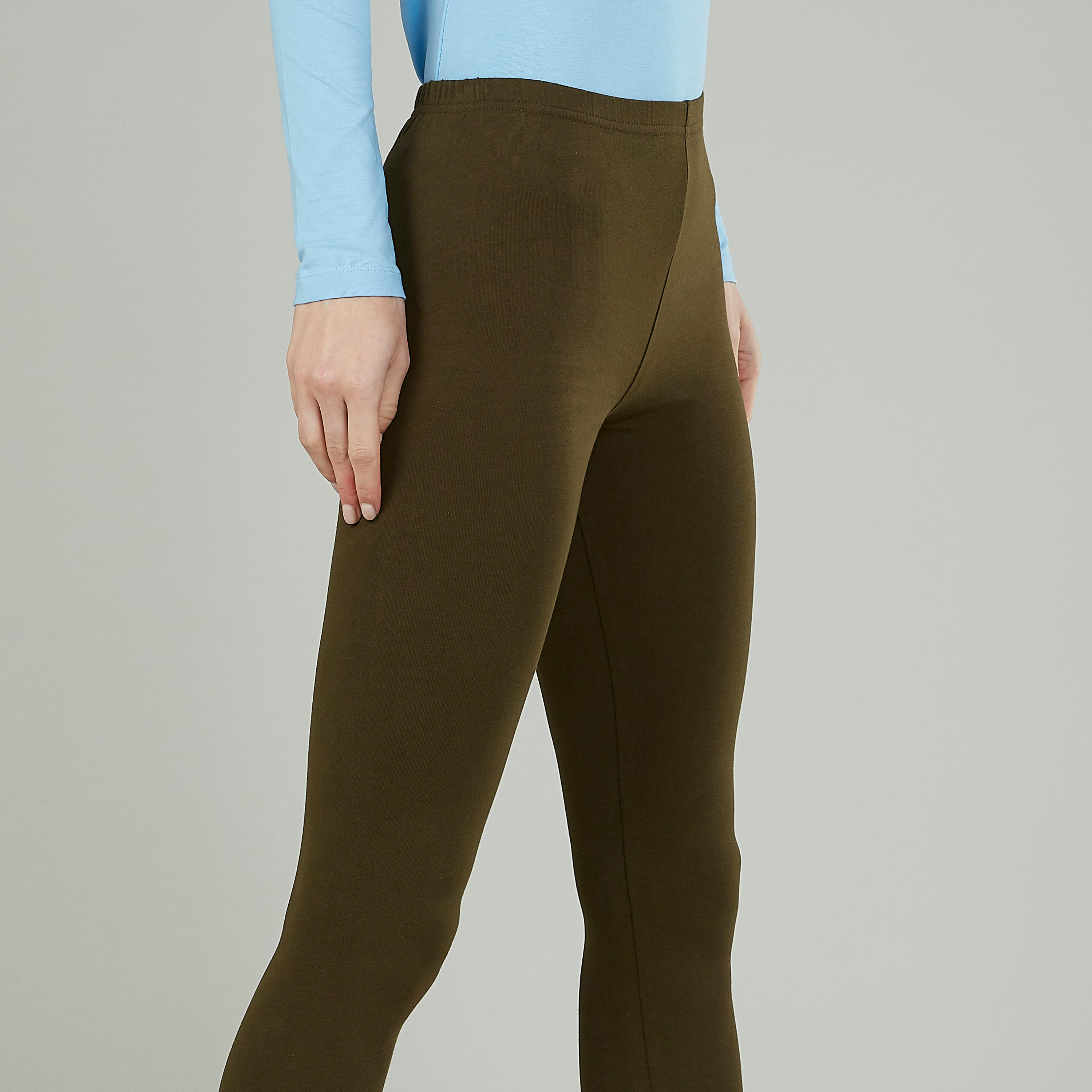 بنطلون ليقنز سادة بخصر مطّاطي-women-clothing-bottoms-leggings-image-3