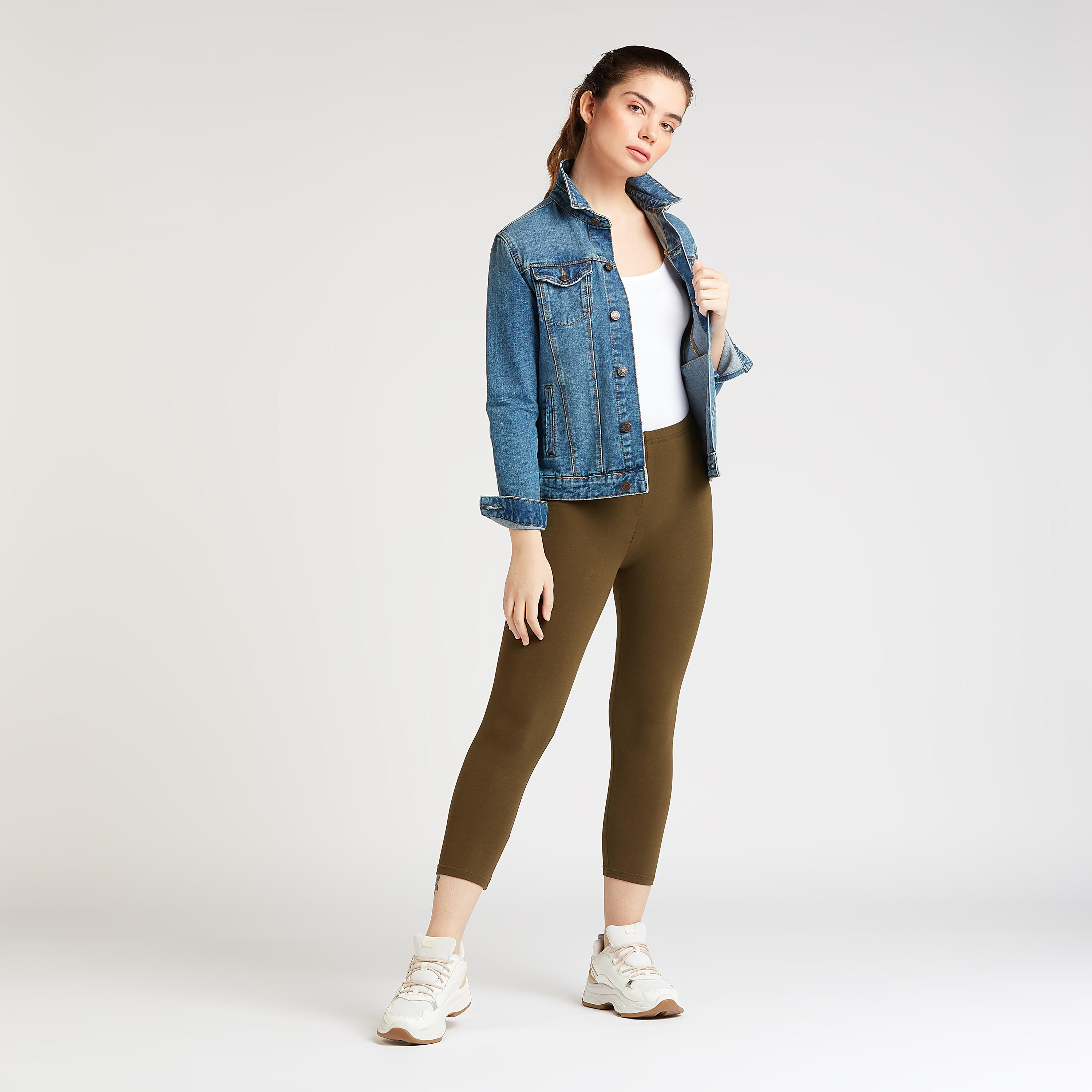 بنطلون ليقنز قصير سادة بخصر مطاطي-women-clothing-bottoms-leggings-image-2