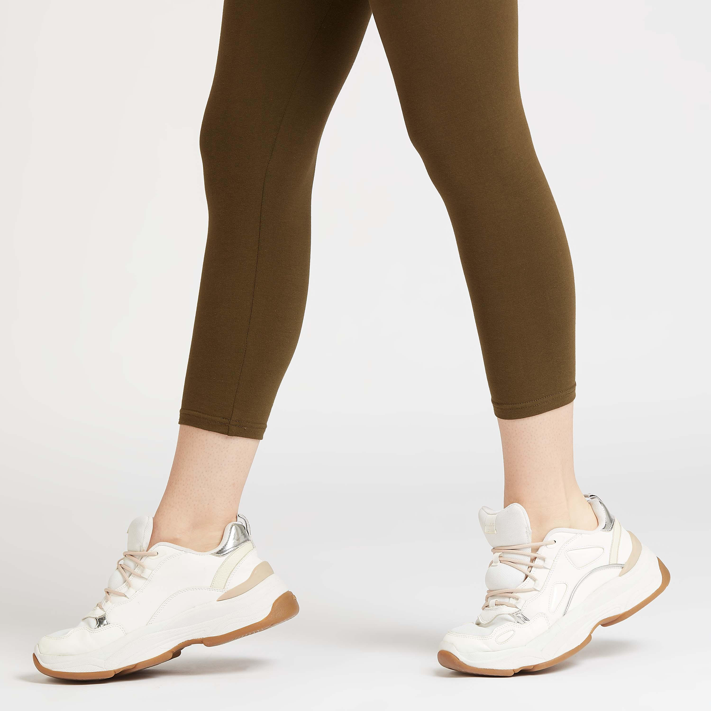 بنطلون ليقنز قصير سادة بخصر مطاطي-women-clothing-bottoms-leggings-image-3