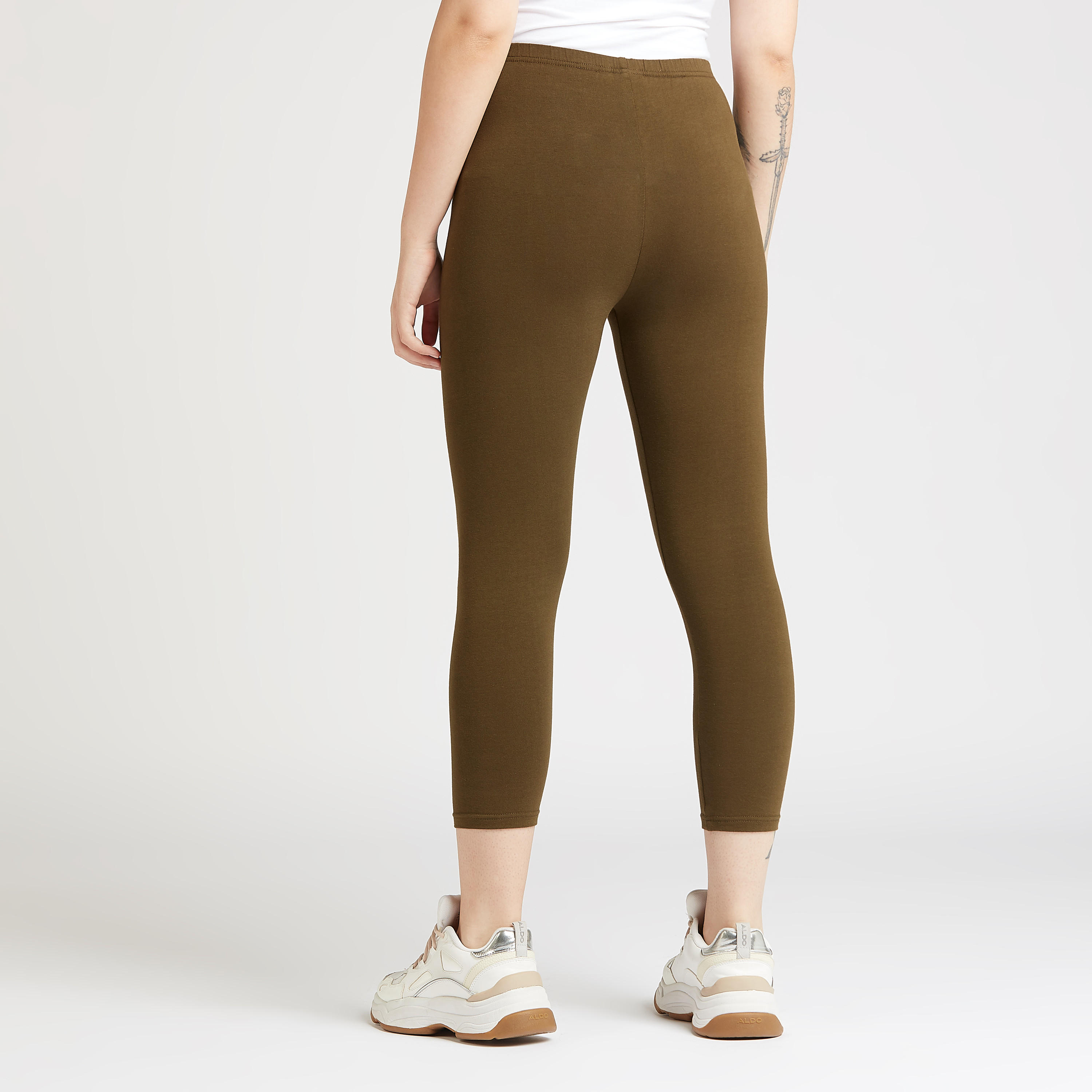 بنطلون ليقنز قصير سادة بخصر مطاطي-women-clothing-bottoms-leggings-image-4