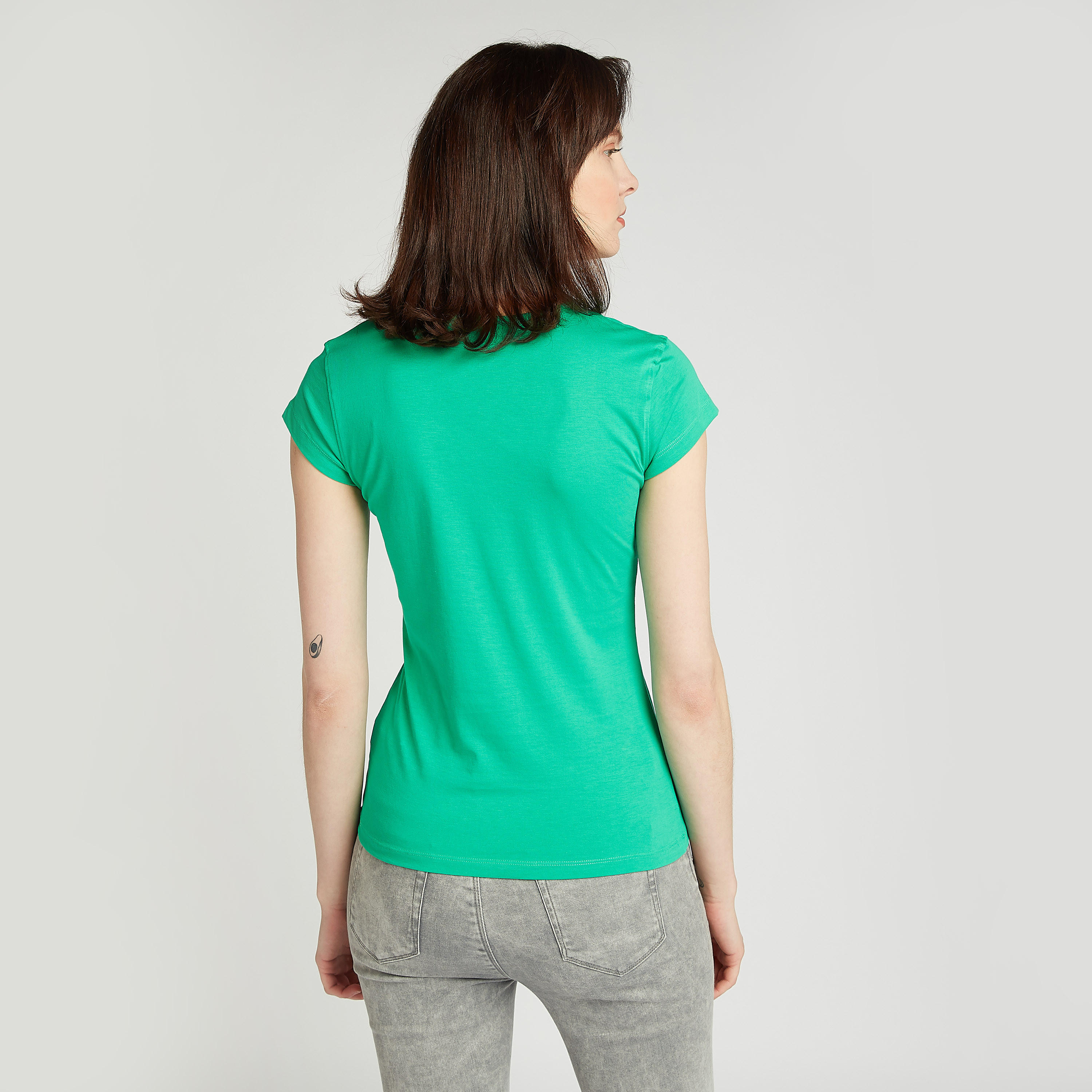 تيشيرت سليم بياقة ضيقة وأكمام كاب وطبعات تيبوغرافيك-women-clothing-tshirts-image-4