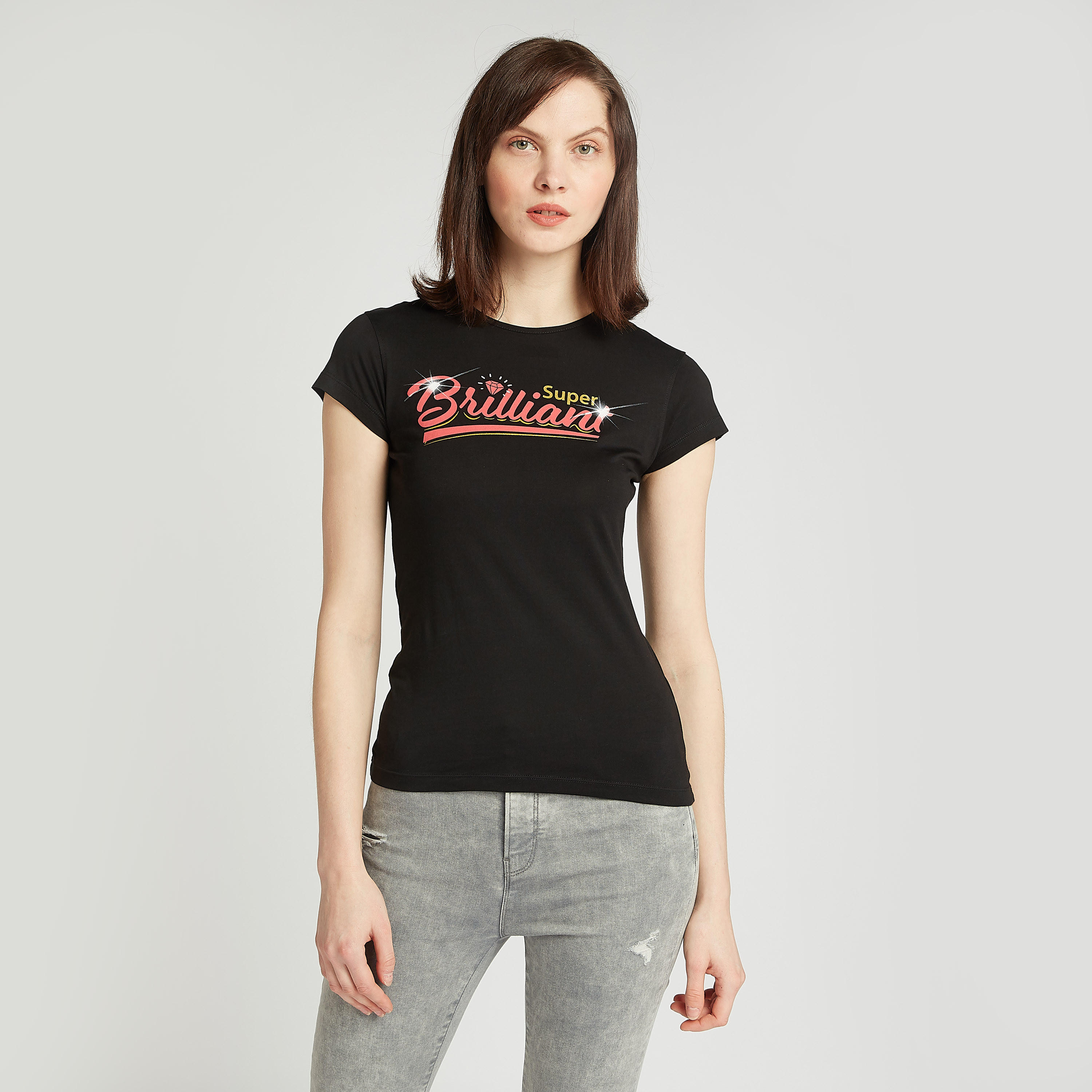 تيشيرت سليم بياقة ضيقة وأكمام كاب وطبعات تيبوغرافيك-women-clothing-tshirts-image-1