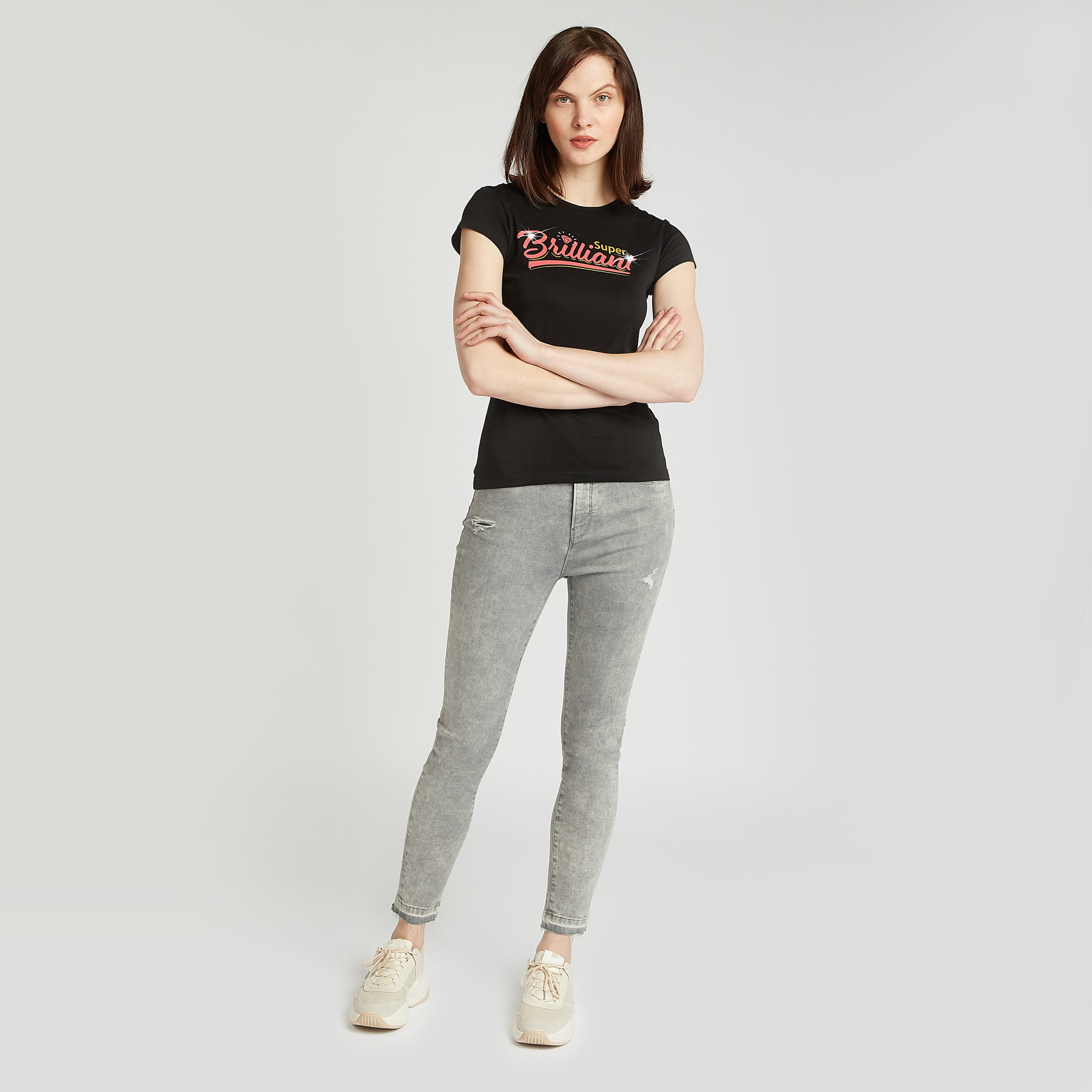 تيشيرت سليم بياقة ضيقة وأكمام كاب وطبعات تيبوغرافيك-women-clothing-tshirts-image-2