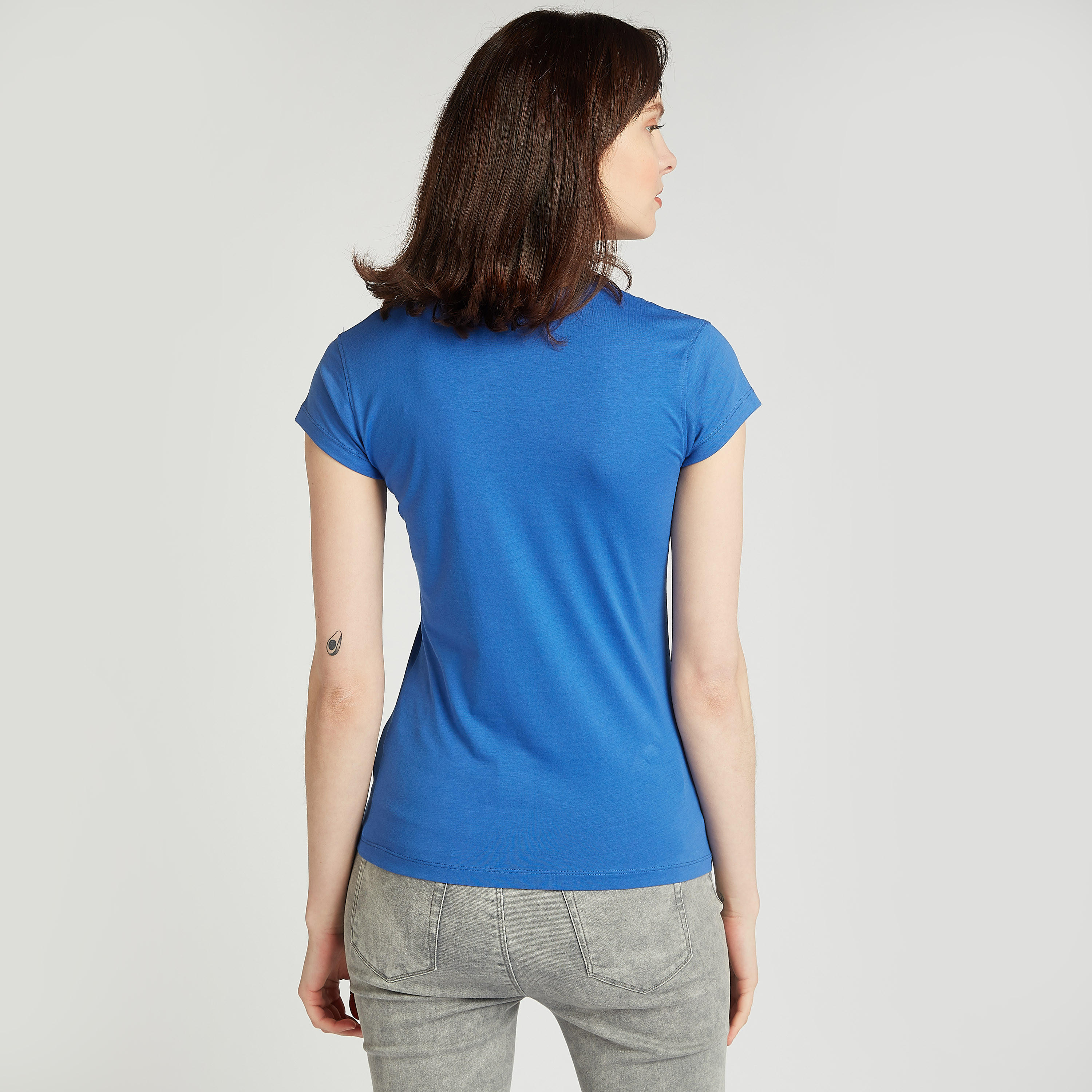 تيشيرت سليم بياقة ضيقة وأكمام كاب وطبعات تيبوغرافيك-women-clothing-tshirts-image-4