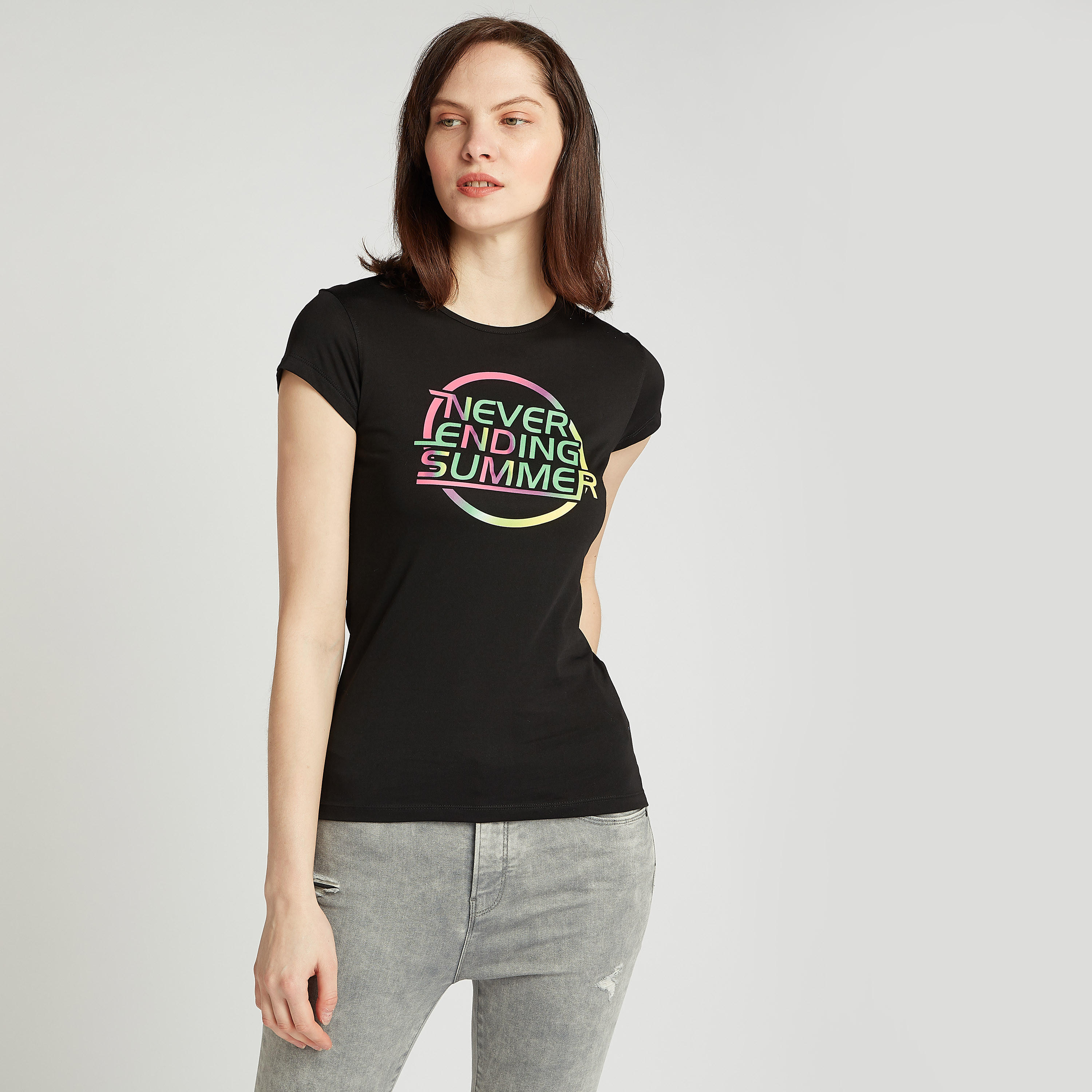 تيشيرت سليم بياقة ضيقة وأكمام كاب وطبعات تيبوغرافيك-women-clothing-tshirts-image-1